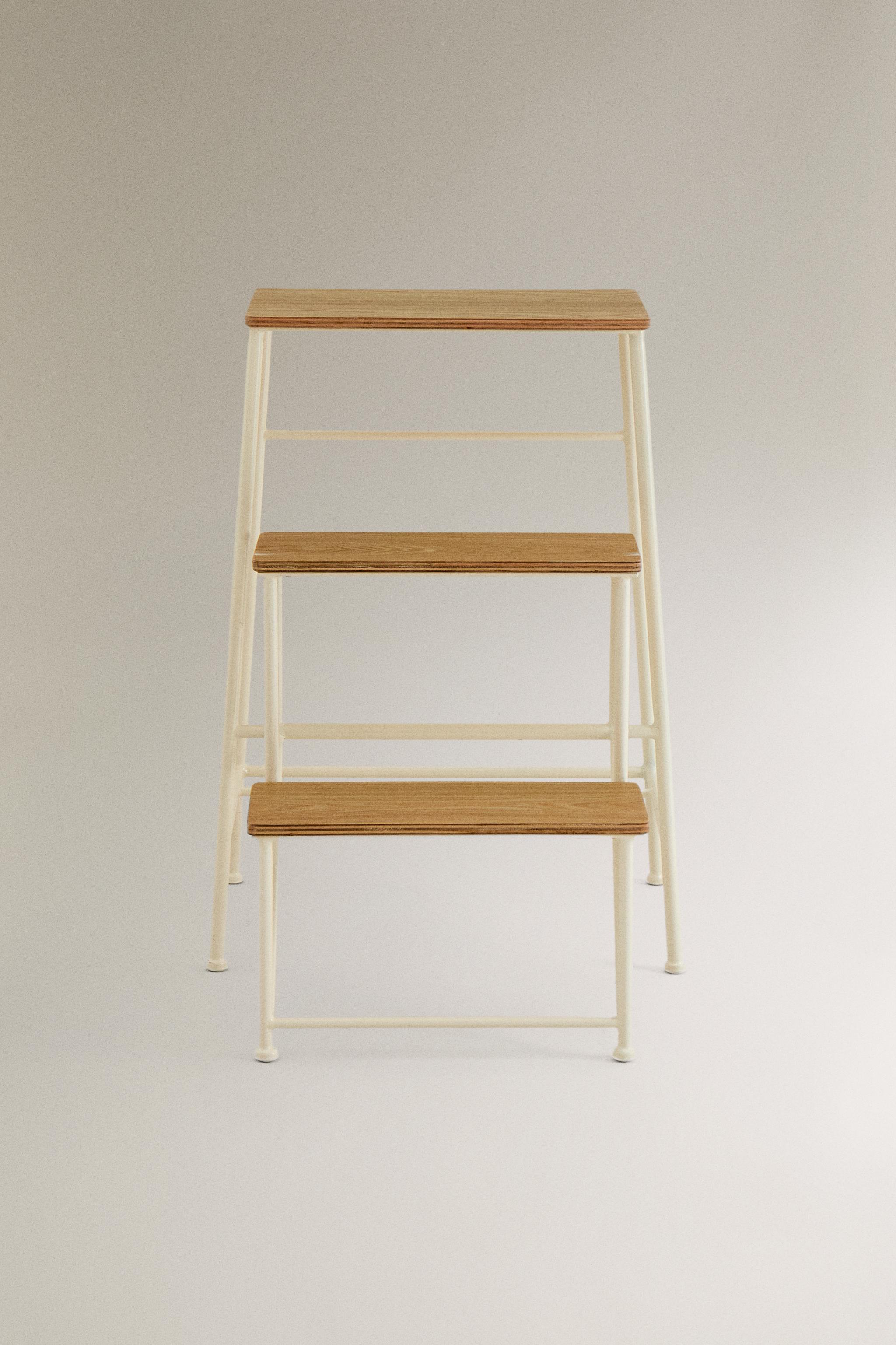 THREE-STEP LADDER STOOL