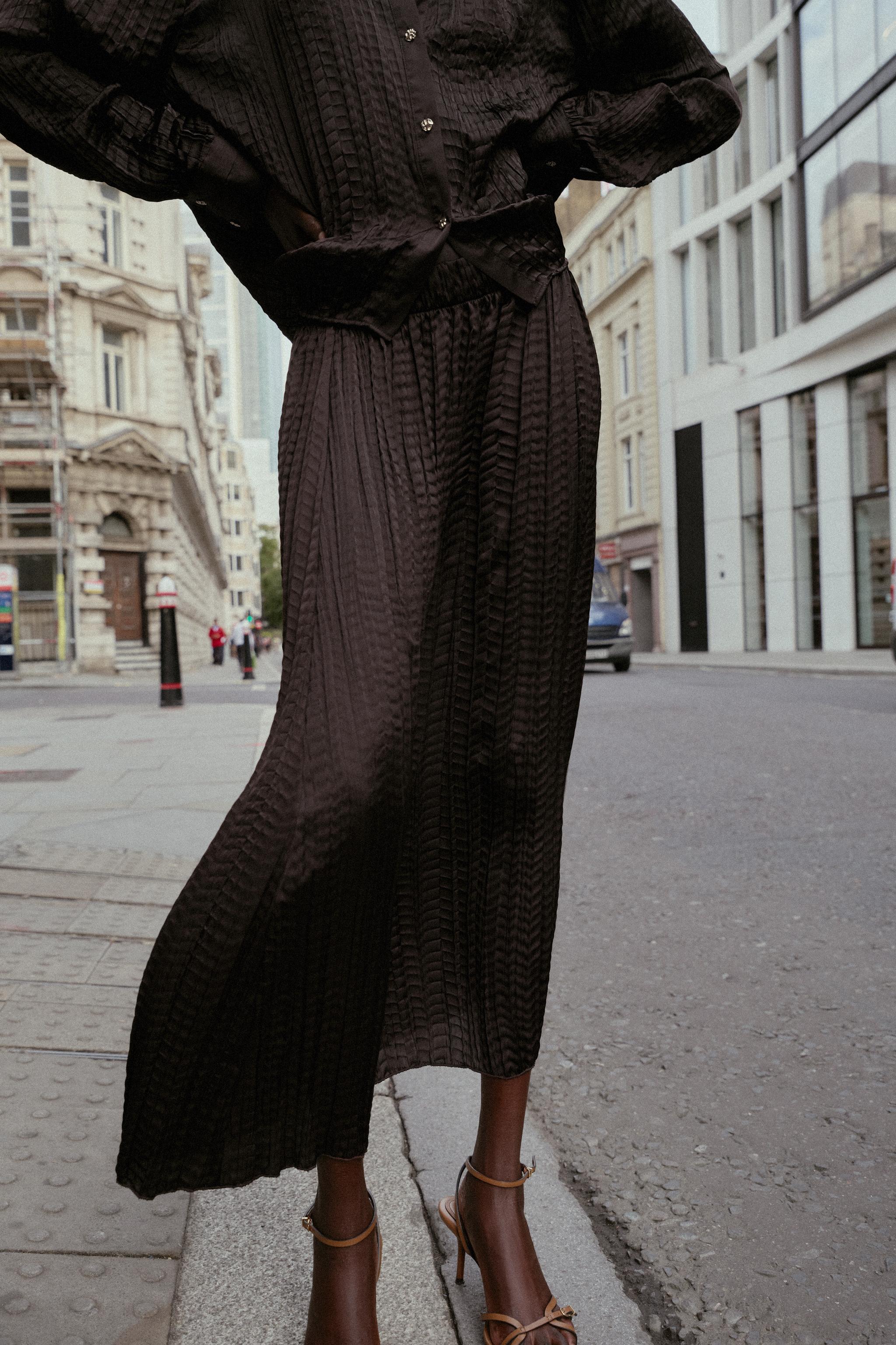 WRINKLED EFFECT SATIN SKIRT