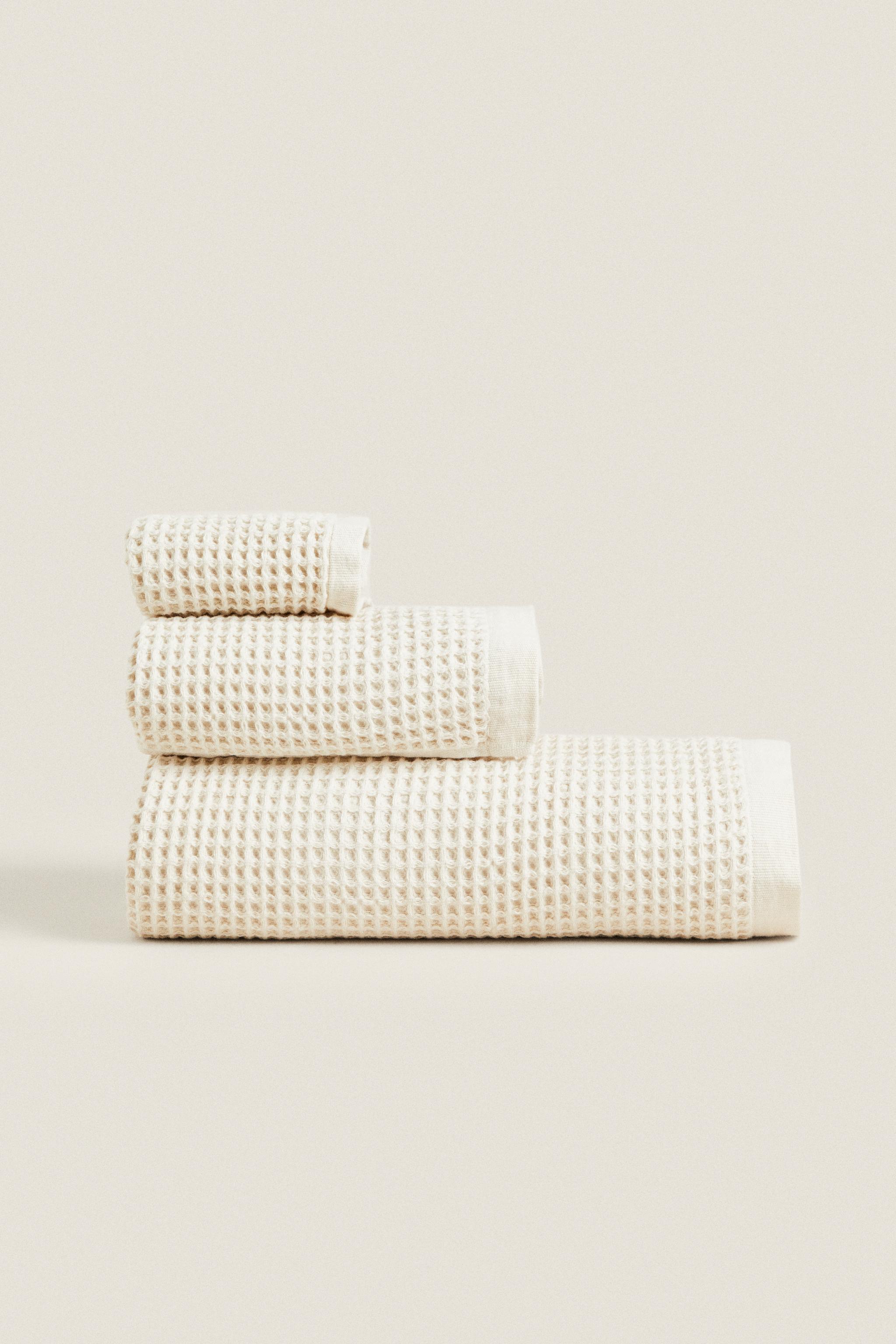 WAFFLE-KNIT COTTON BATH TOWEL