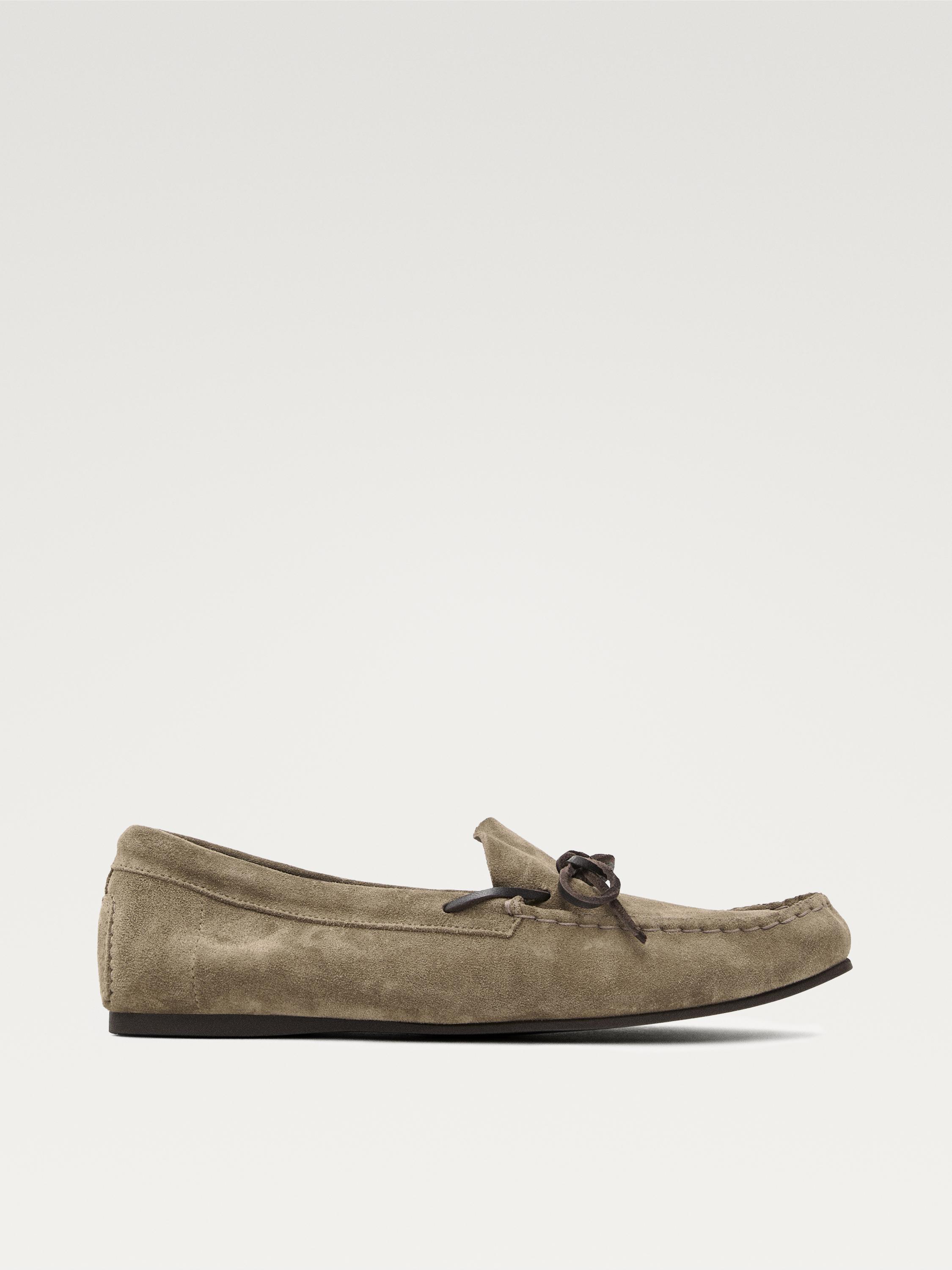 Split suede loafers with bow