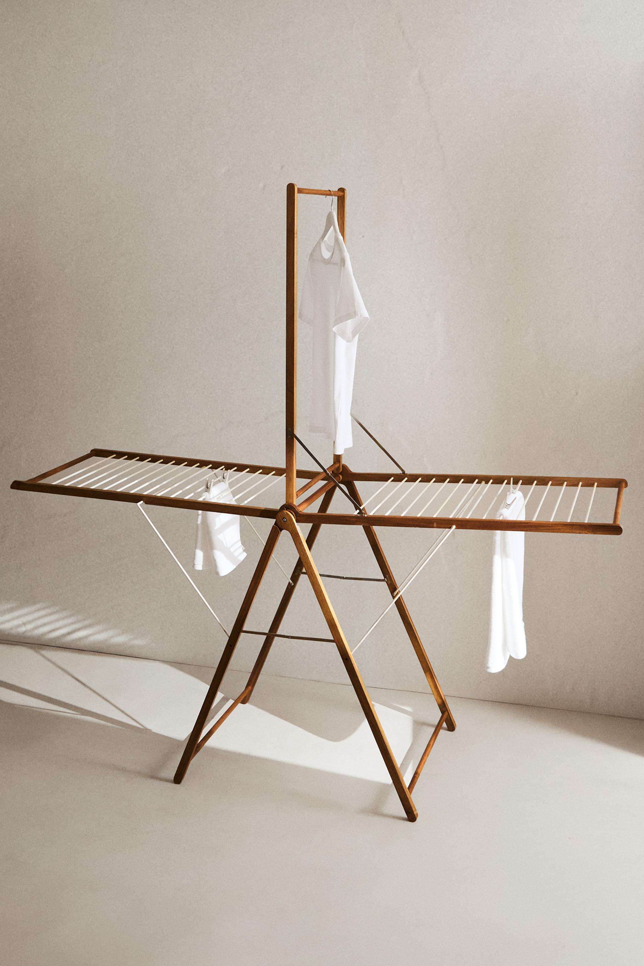 VERTICAL METAL AND WOODEN CLOTHES HORSE
