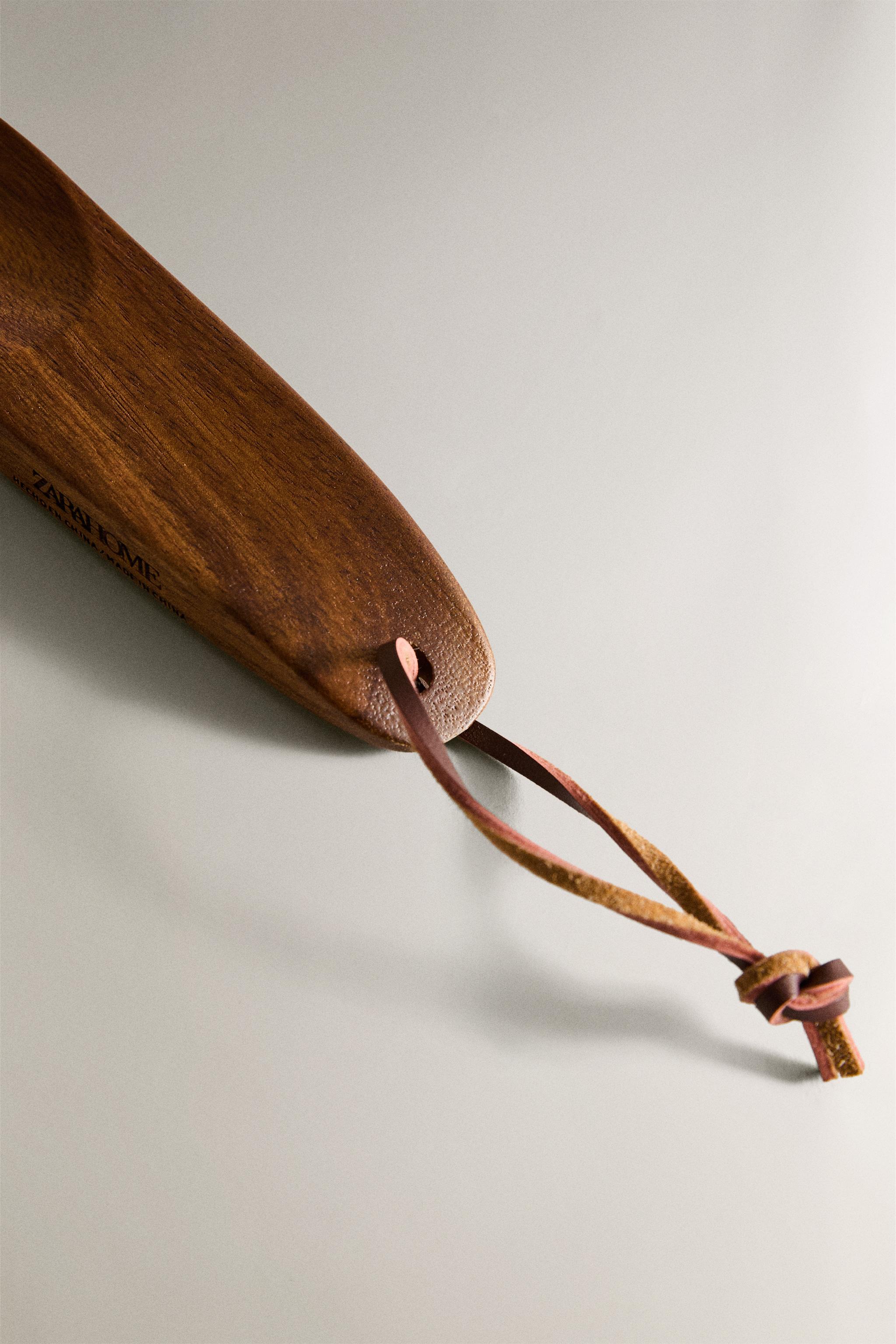ACACIA WOOD SHOEHORN