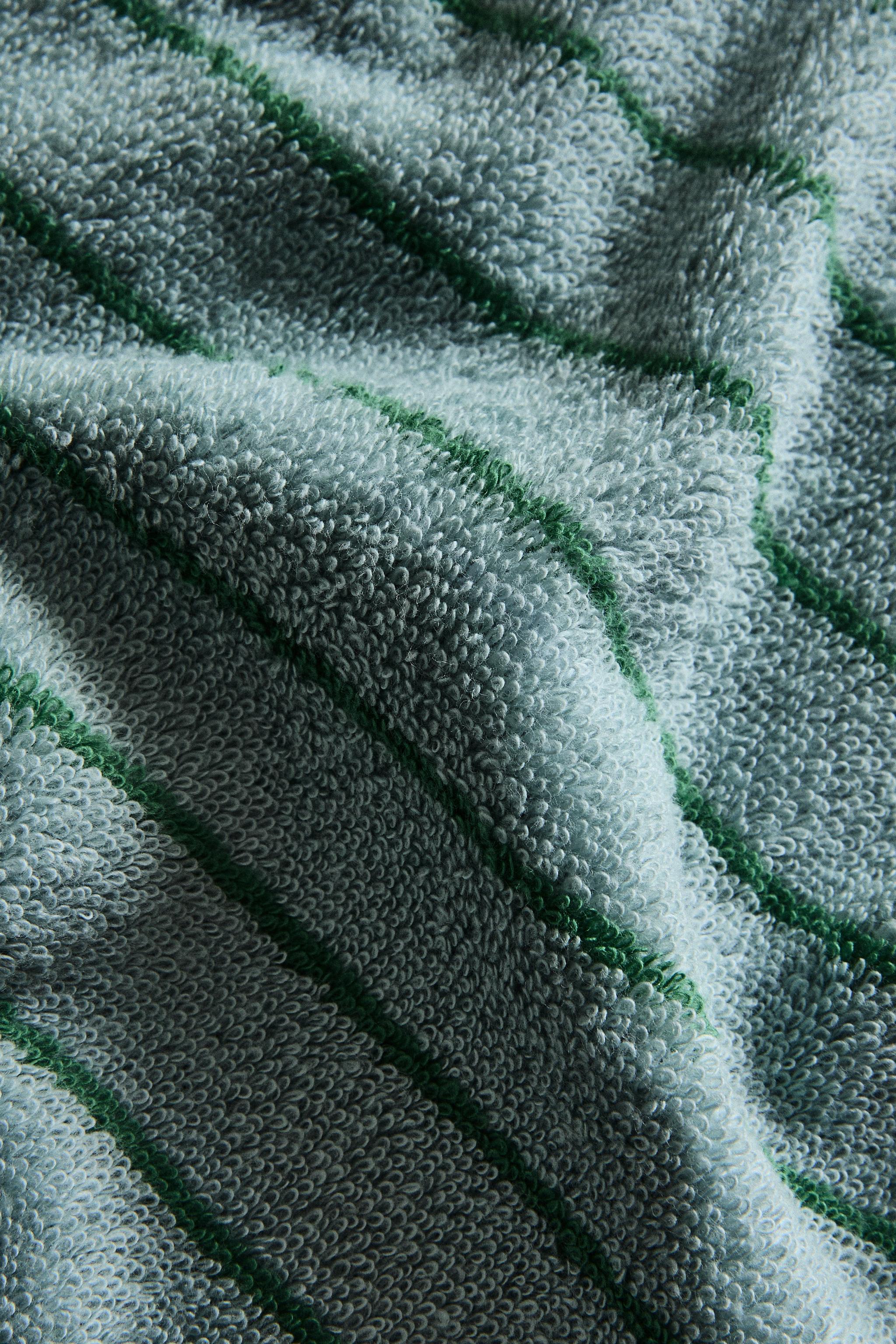 CHILDREN’S STRIPED VELOUR BATH TOWEL