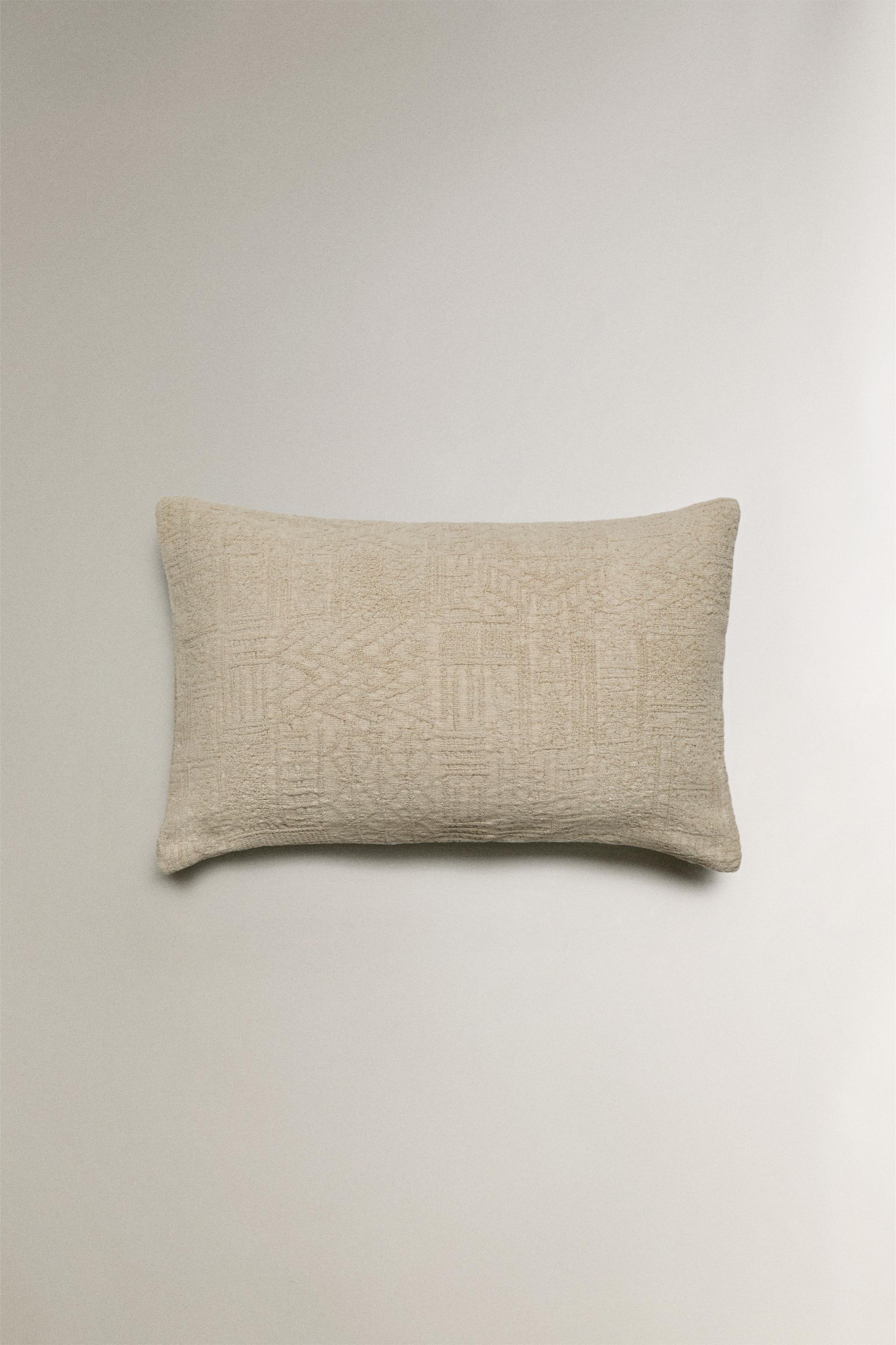 JACQUARD THROW PILLOW COVER