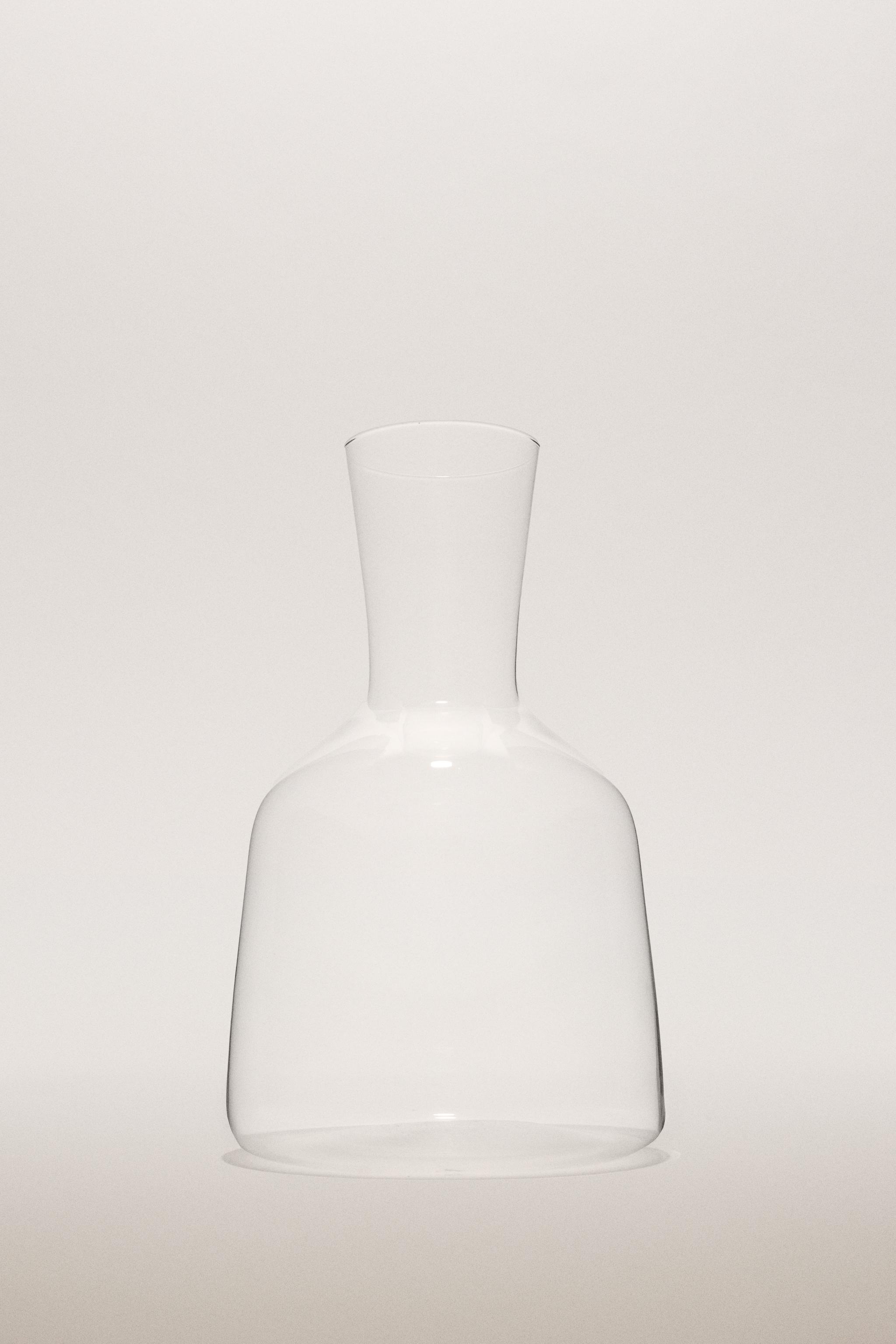 GLASS DECANTER