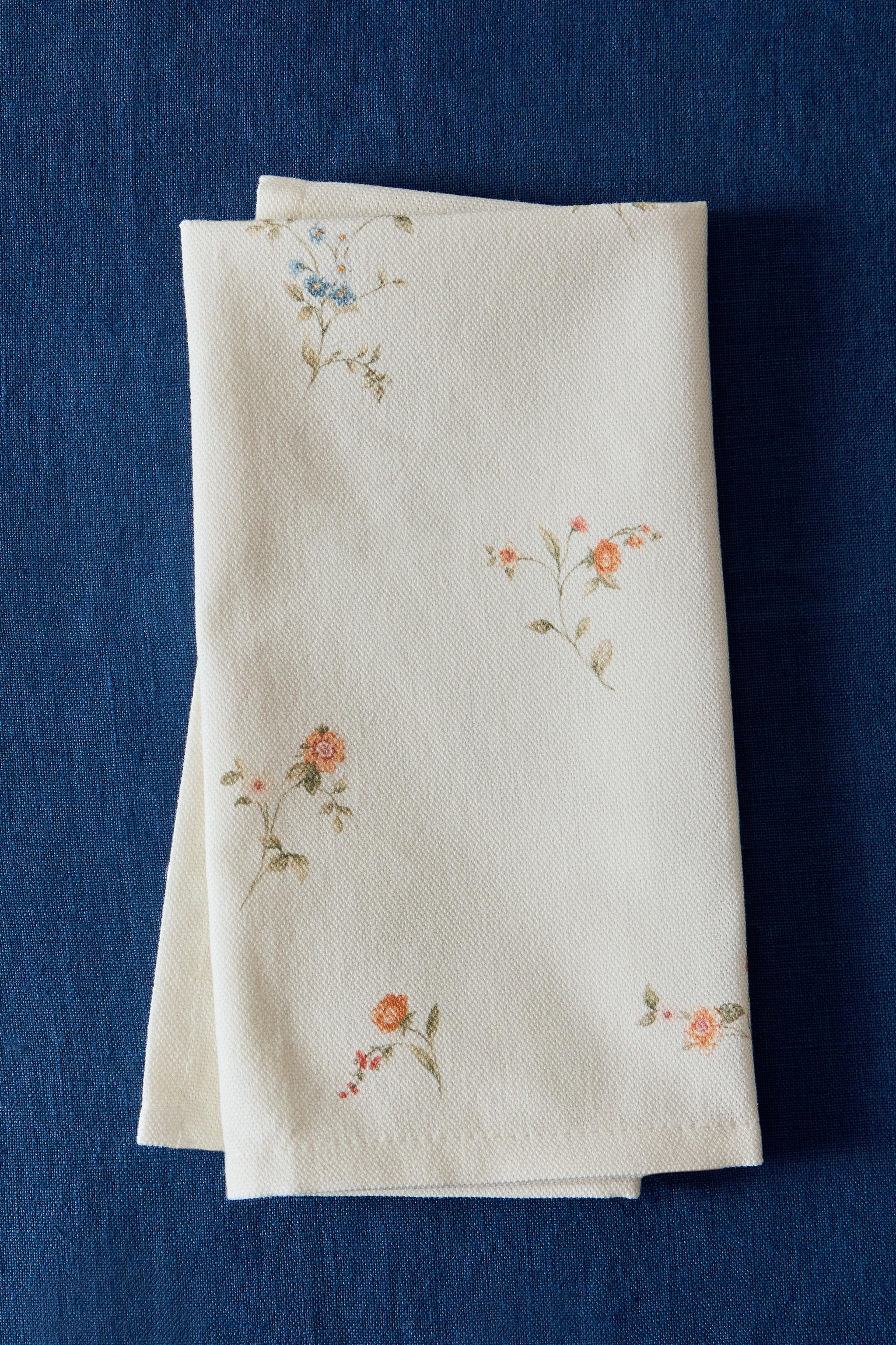 SET OF SMALL FLORAL PRINT NAPKINS (SET OF 2)