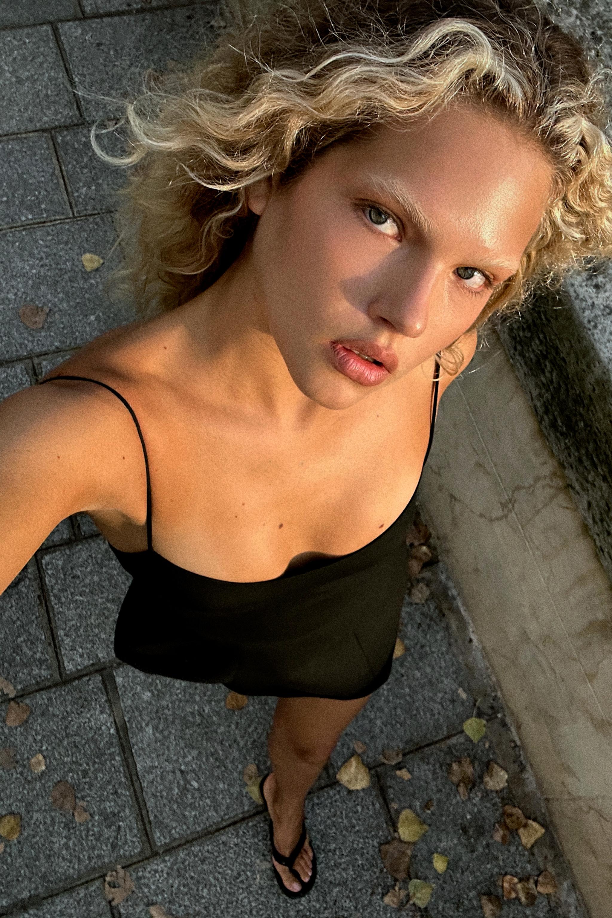 VOLUMINOUS SHORT DRESS