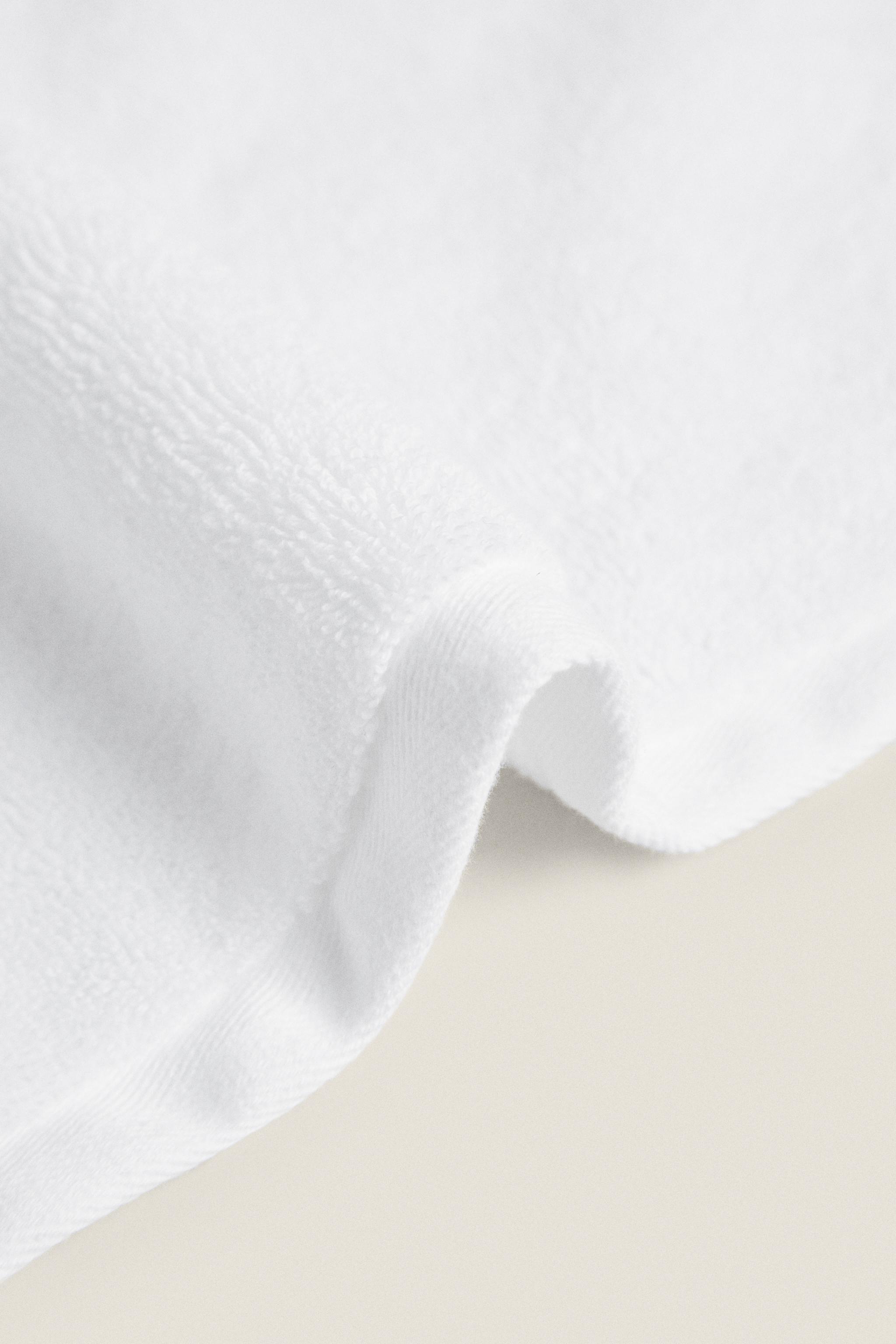 EXTRA SOFT COTTON BATH TOWEL (700 GXM²)