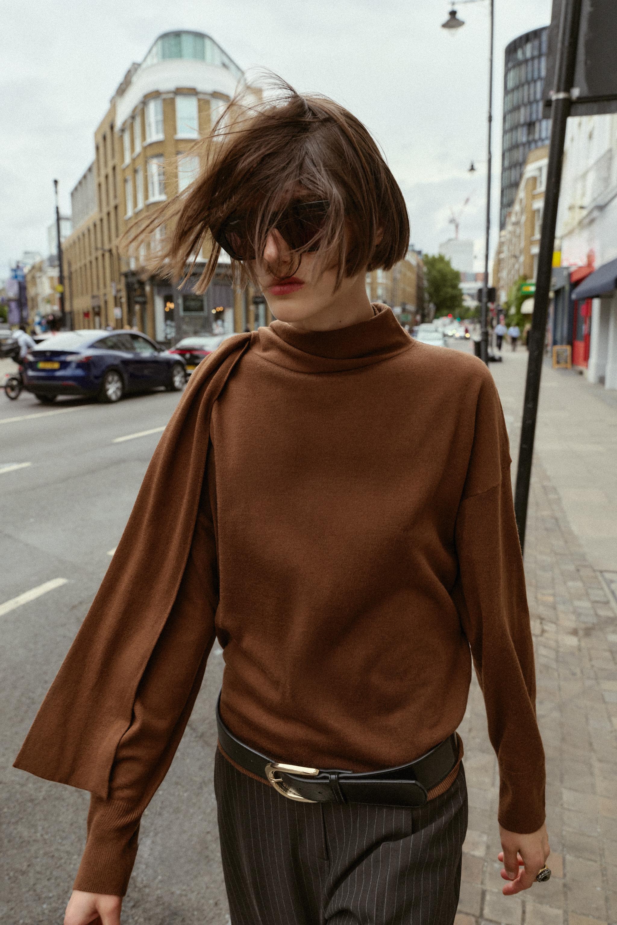 FINE KNIT TIE SWEATER