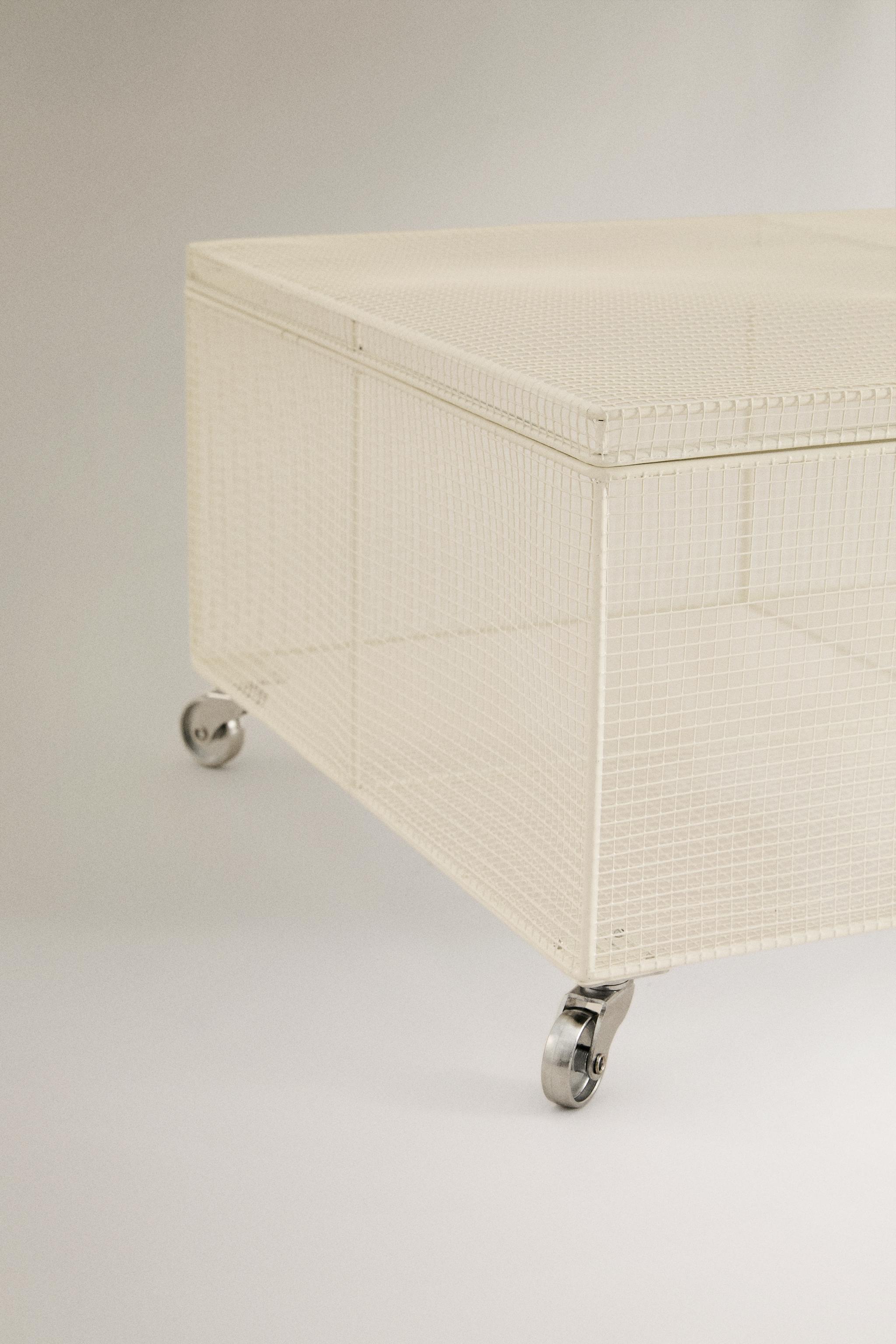 METAL BASKET WITH WHEELS