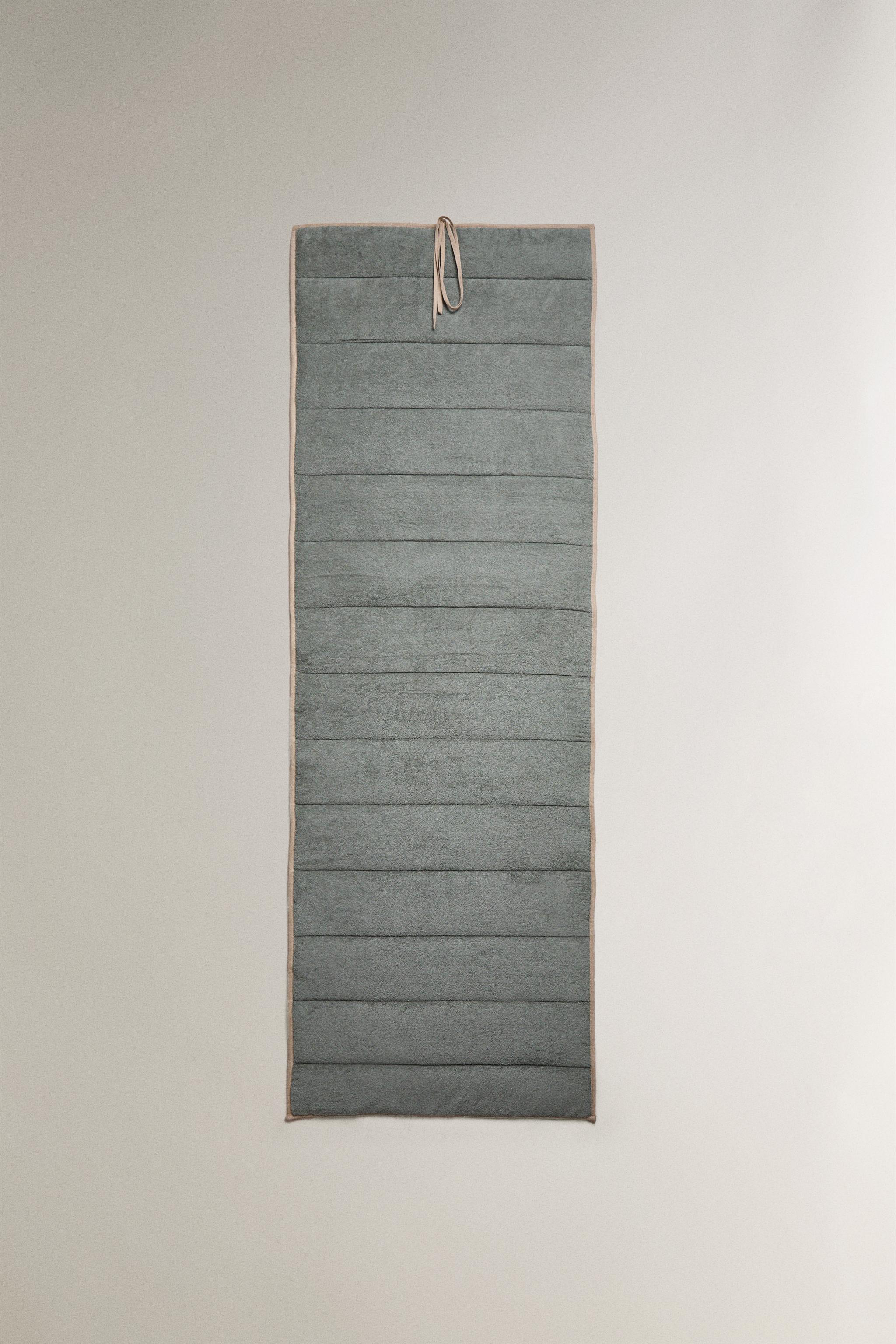 QUILTED TOPPER MADE OF TOWEL FABRIC