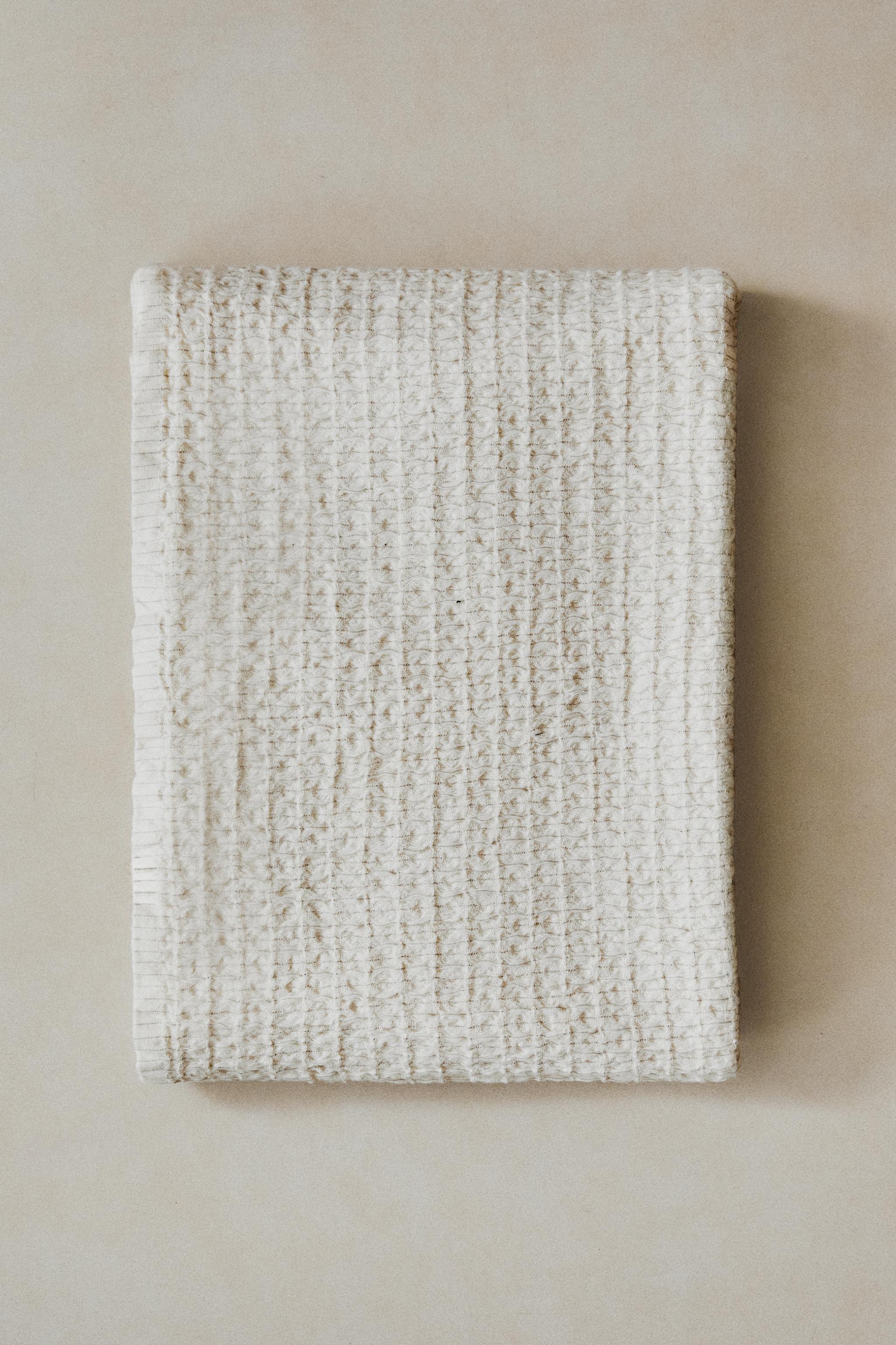 STRIPED WAFFLE-KNIT BATH TOWEL