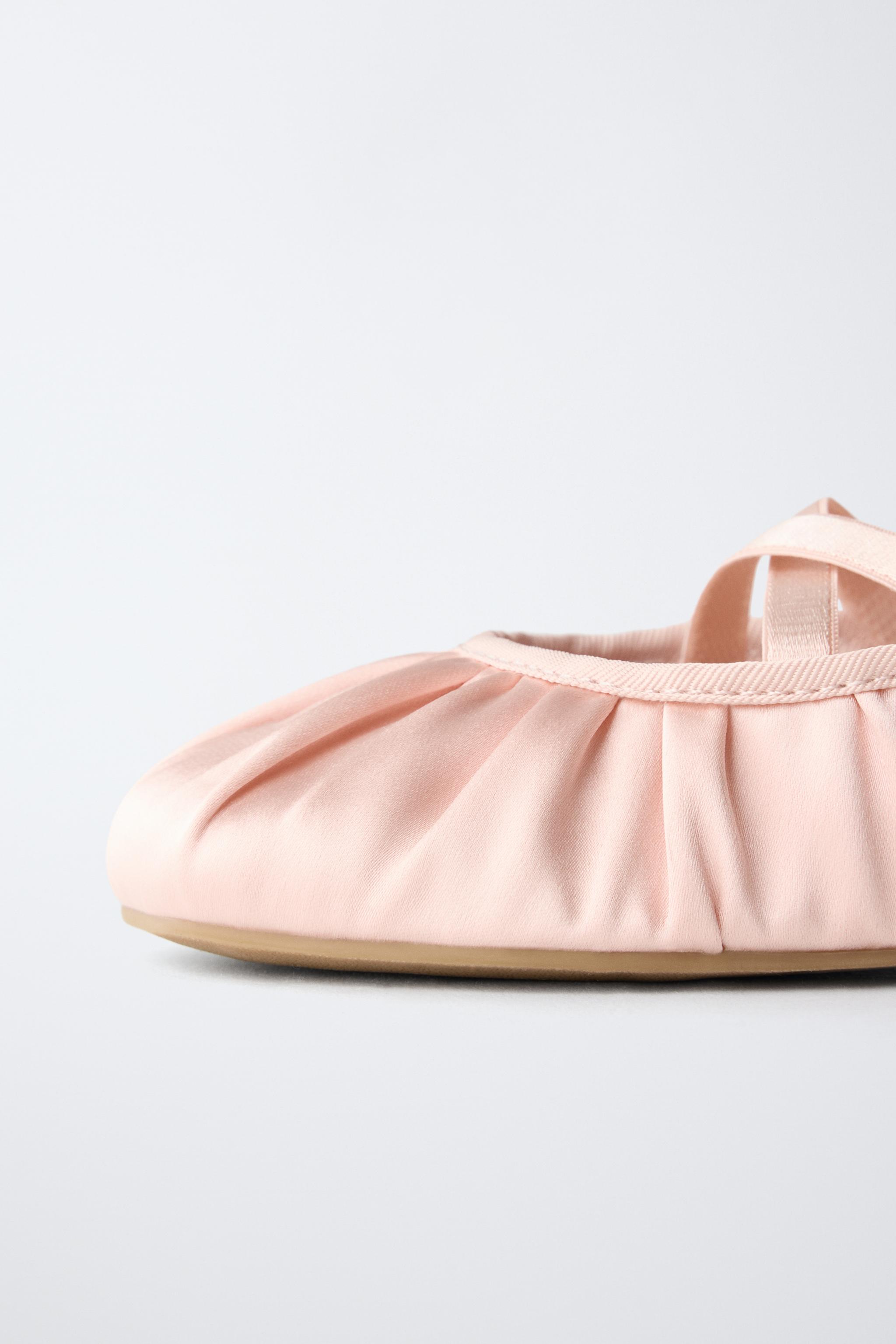BALLET FLATS WITH DETAIL