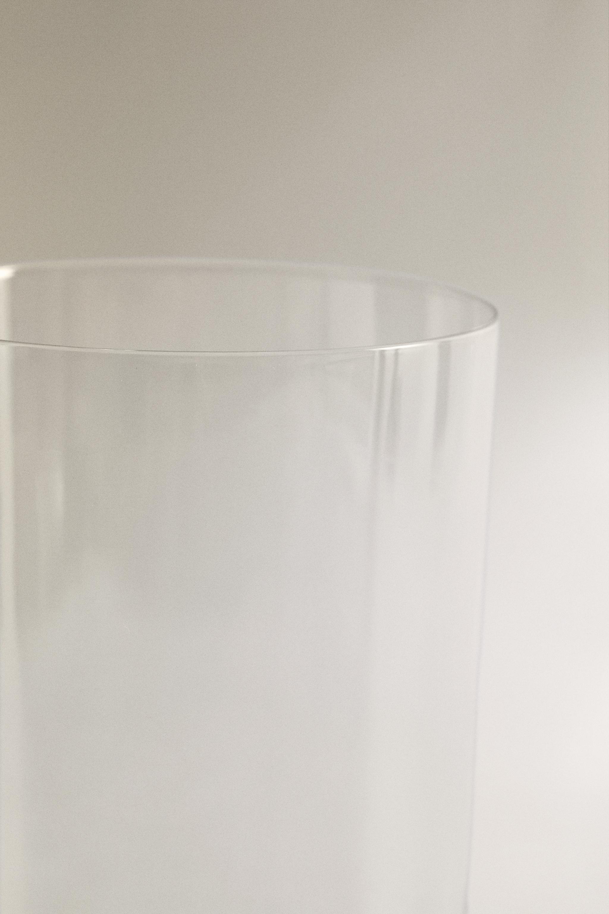 TALL TRANSPARENT GLASS TUMBLER