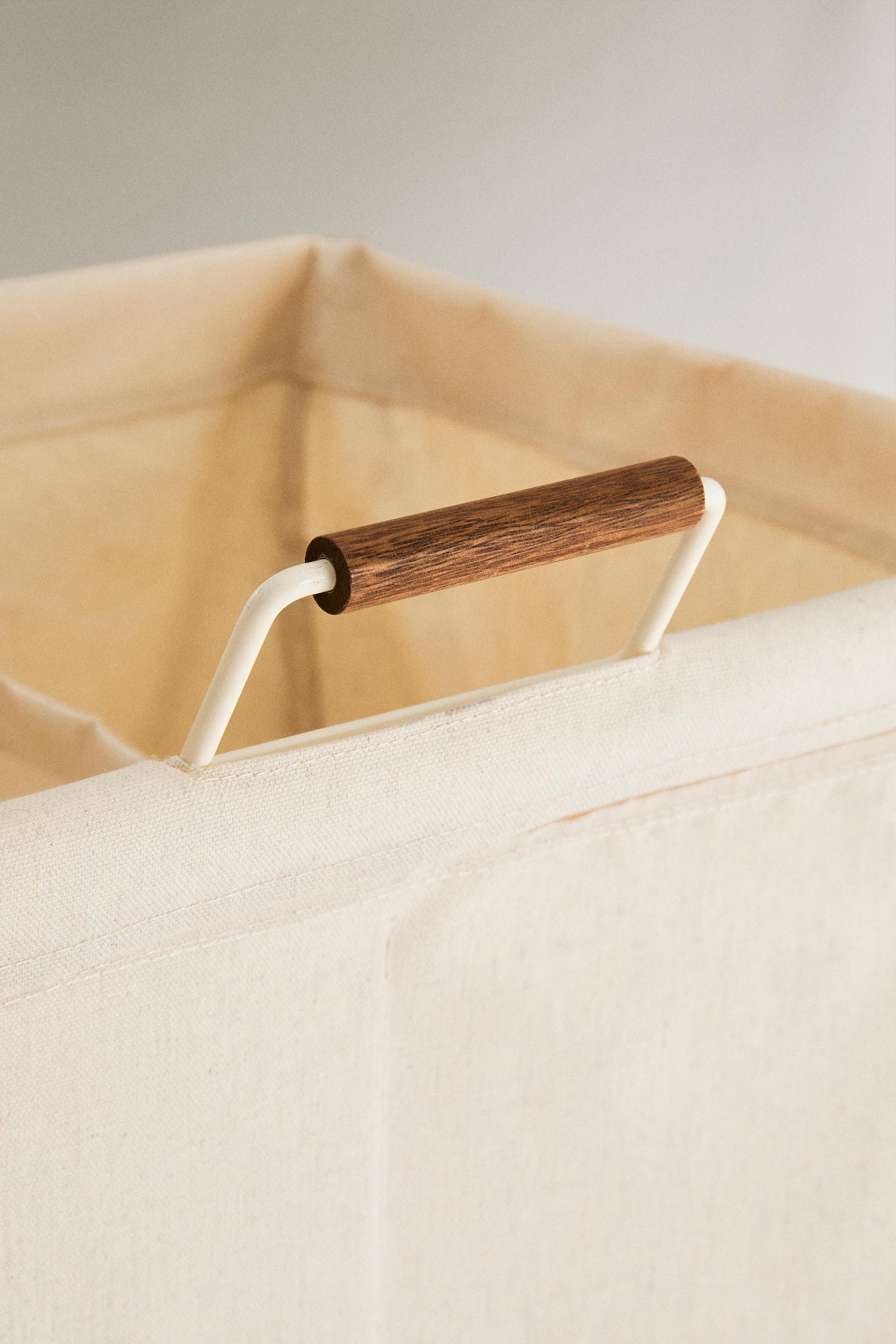 FOLDING DOUBLE LAUNDRY BASKET.