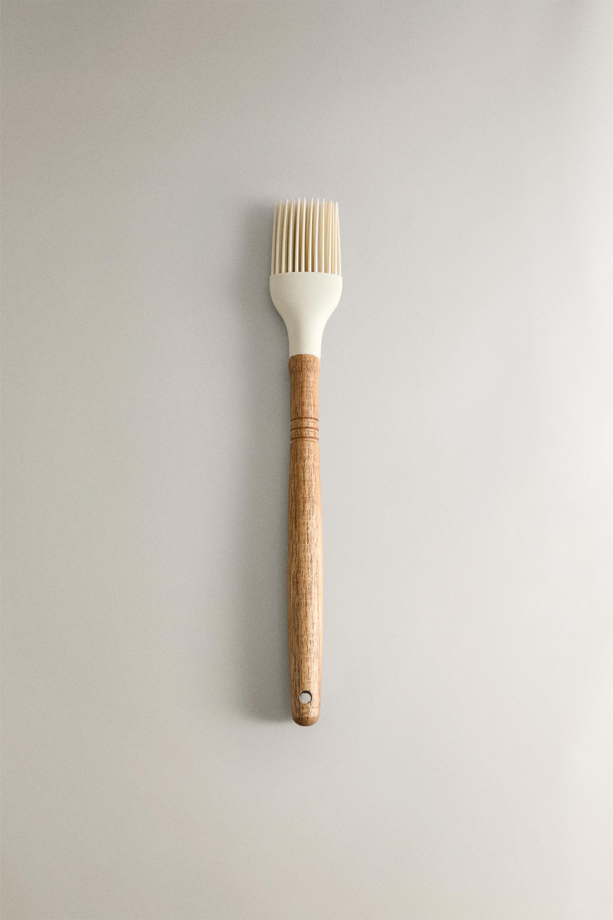 SILICONE AND WOODEN BRUSH