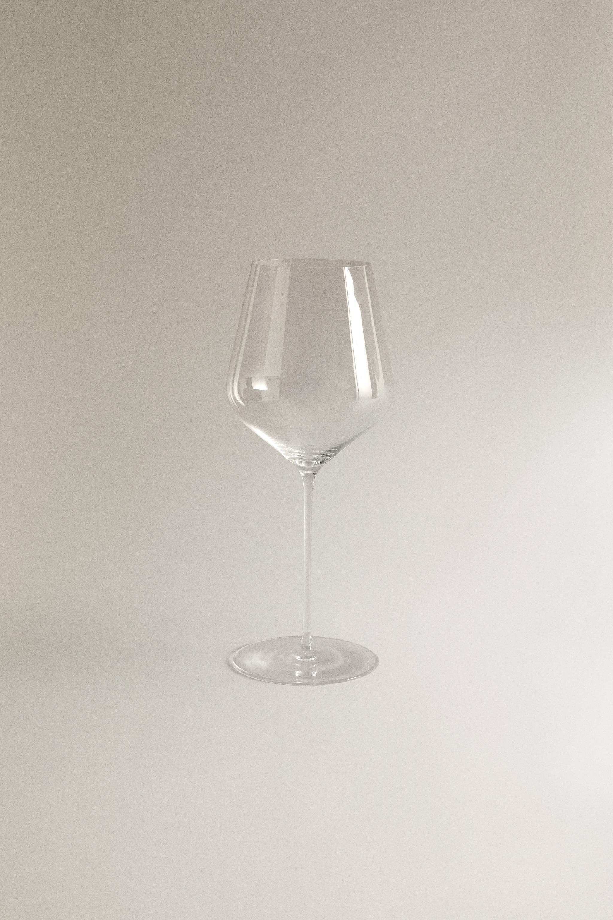 BLOWN CRYSTALLINE WINE GLASS