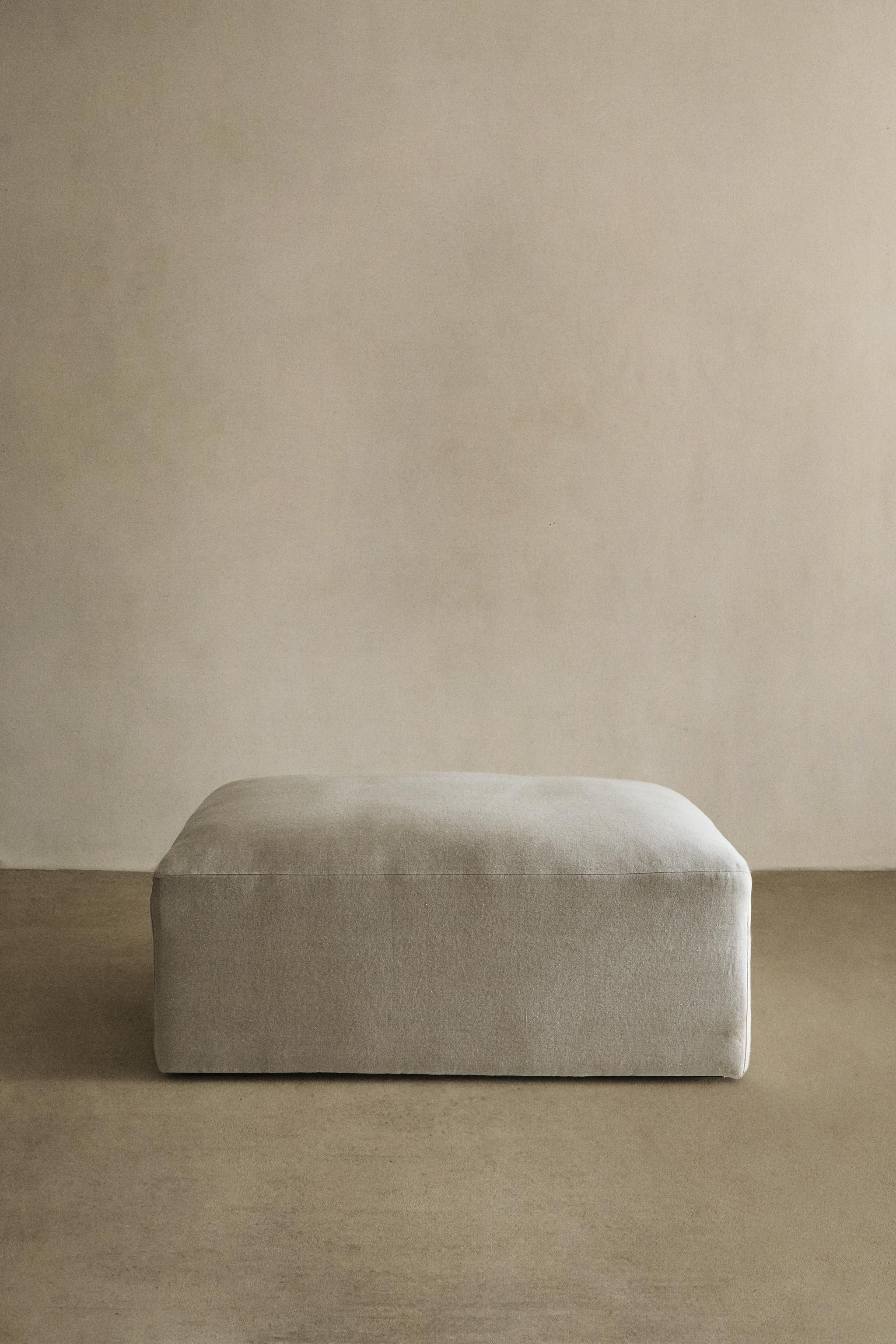 WASHED LINEN POUF
