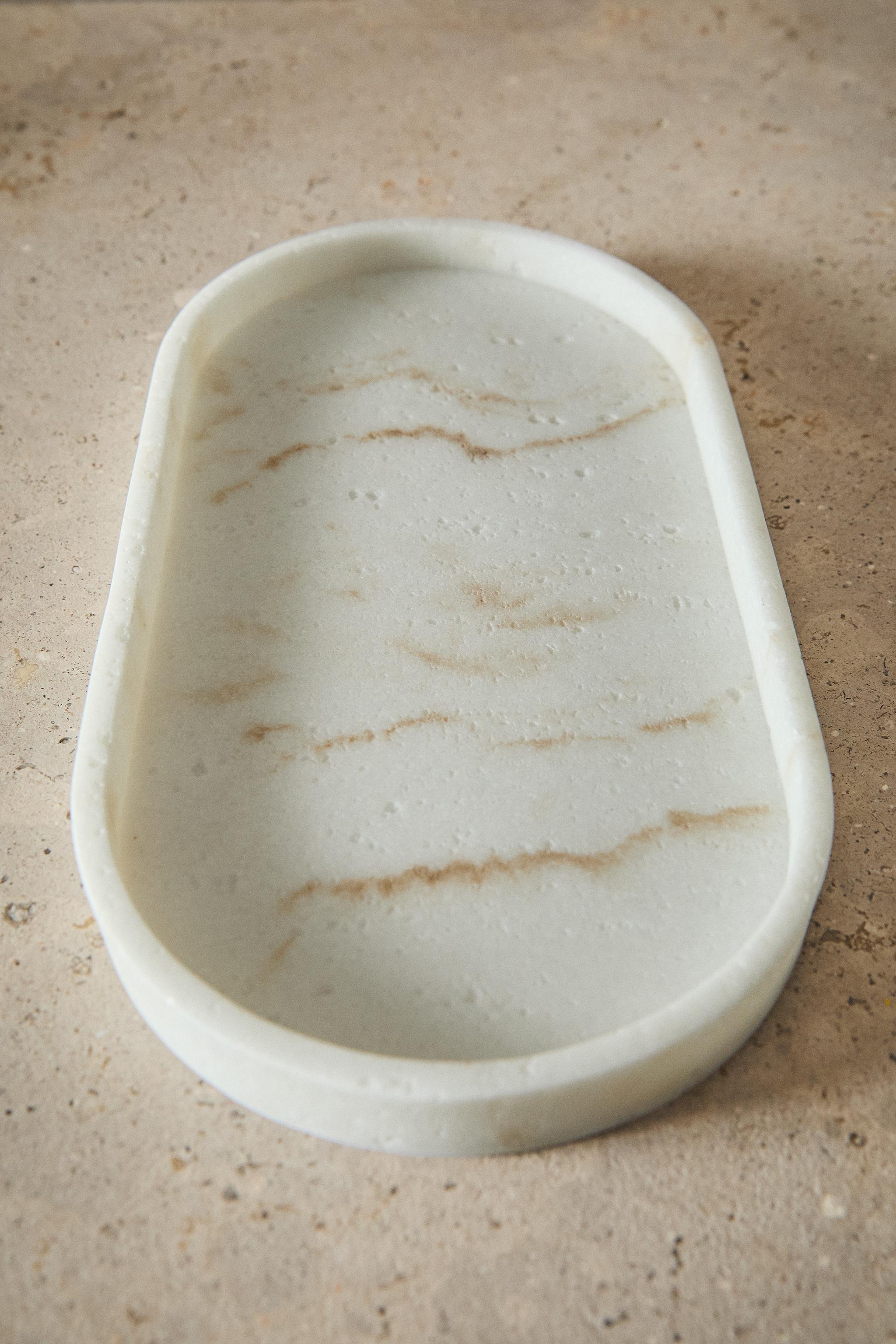 MARBLE-EFFECT BATHROOM TRAY