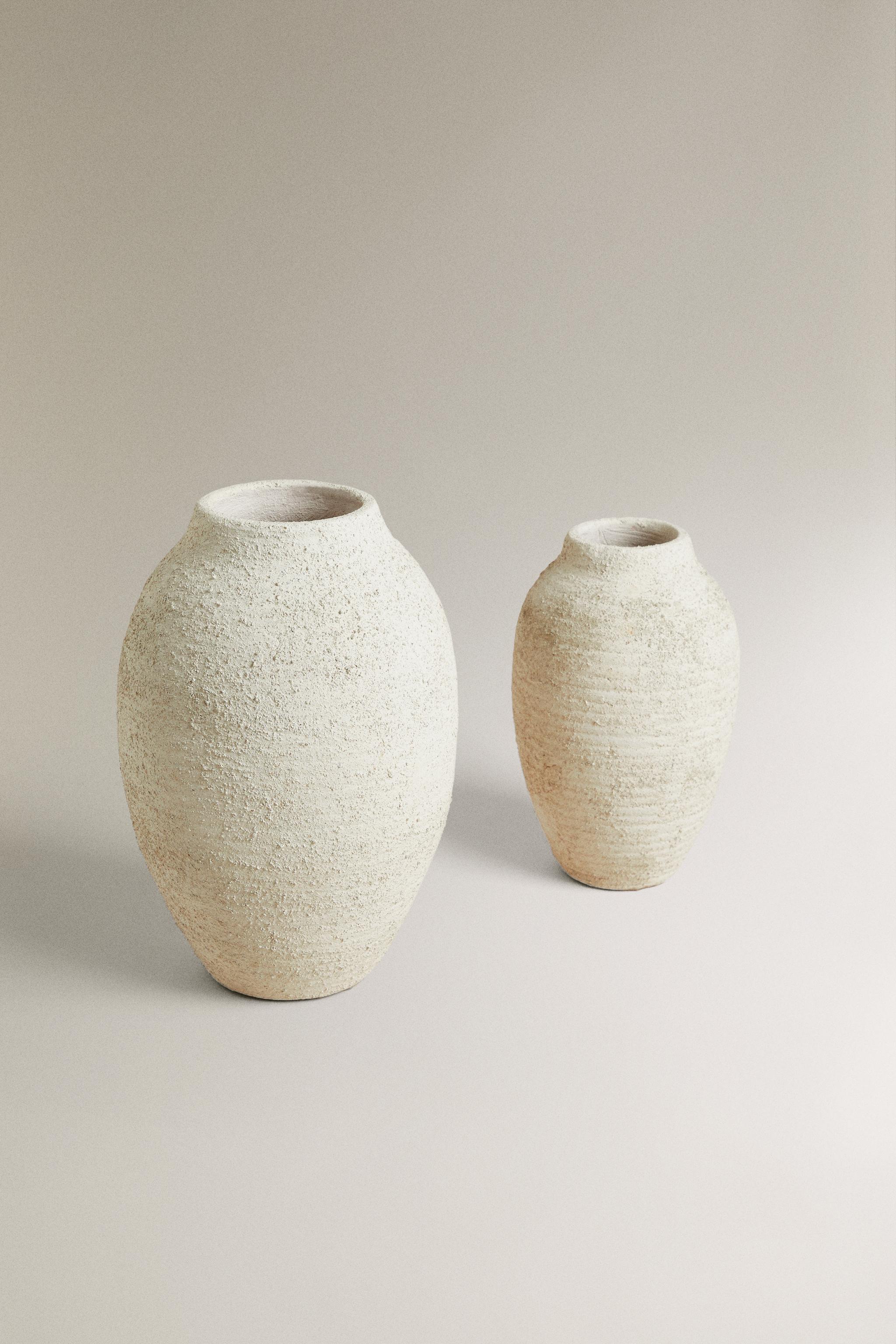 ROUGH-EFFECT CERAMIC VASE