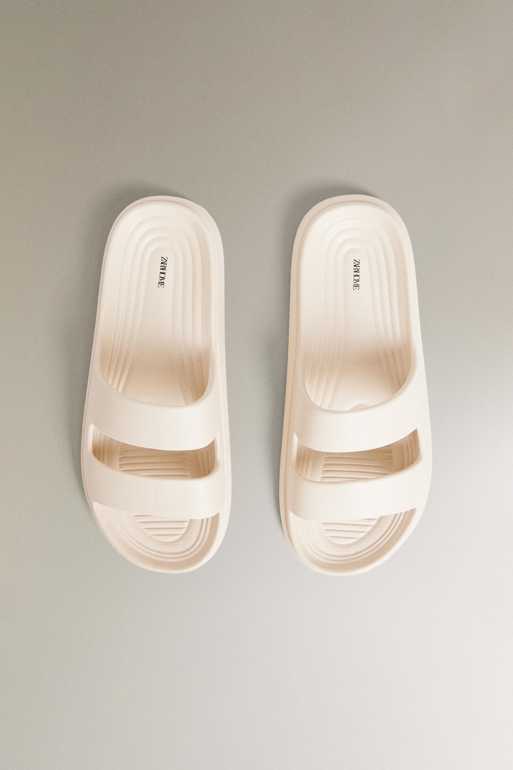 RUBBERIZED FLATFORM SANDALS