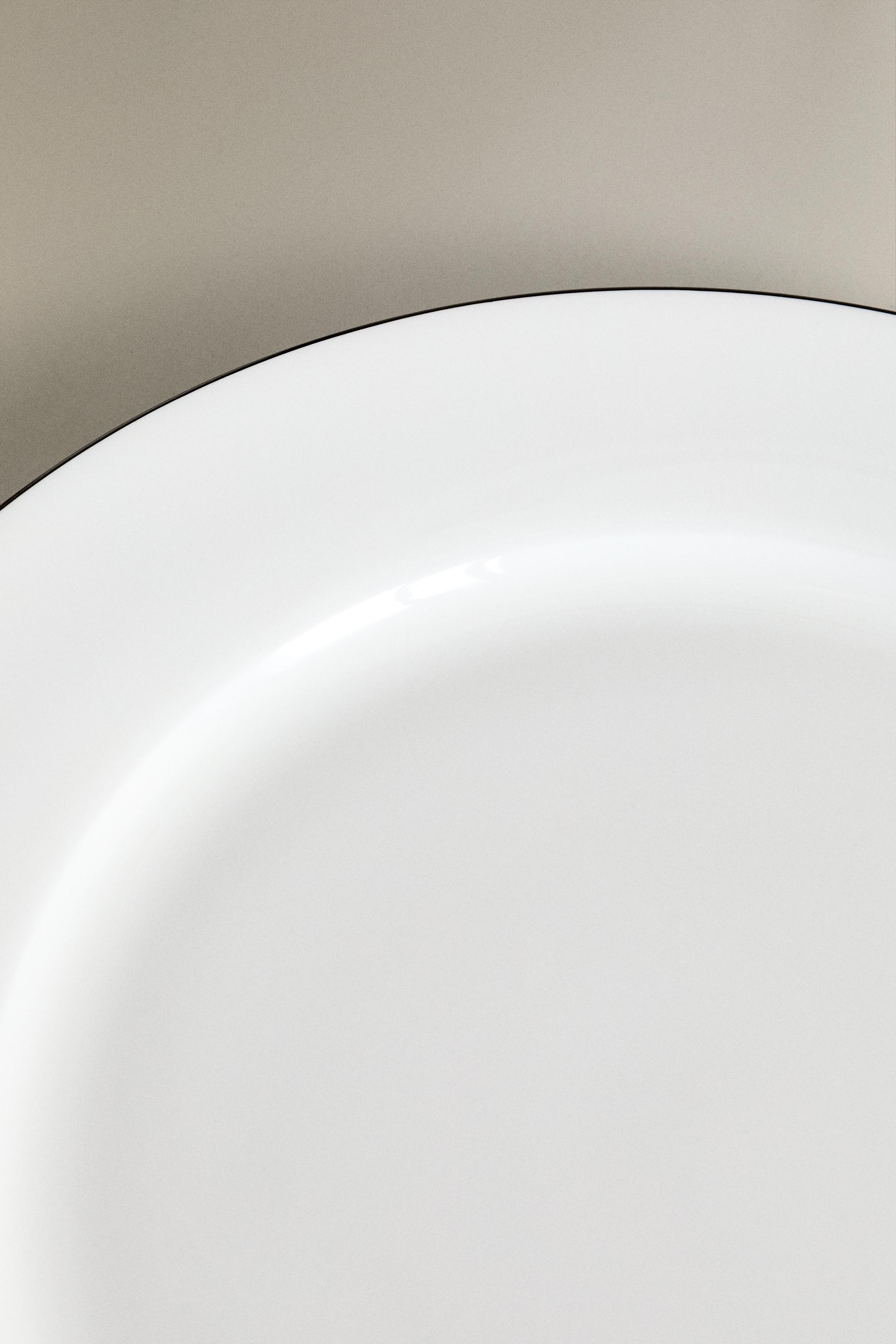 BONE CHINA DINNER PLATE WITH BLACK RIM