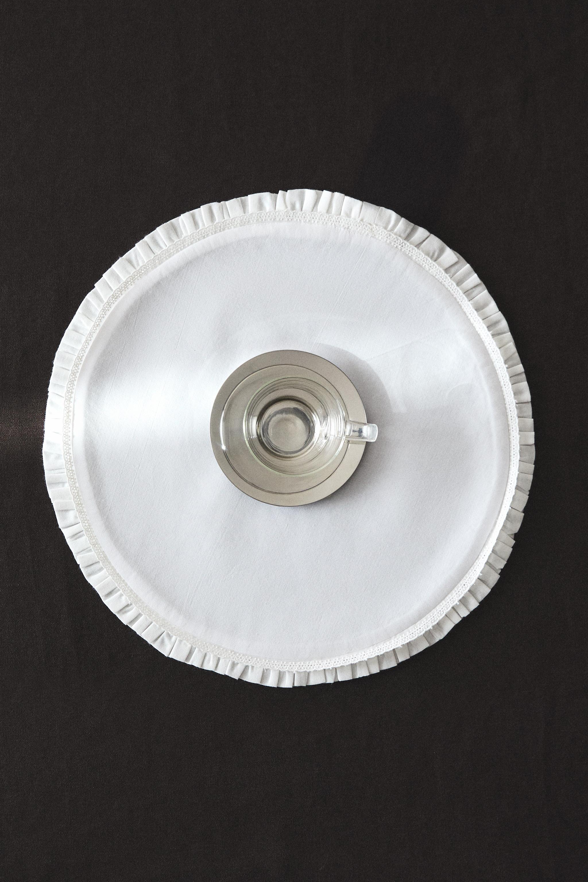 ROUND PLACEMAT WITH RUFFLE