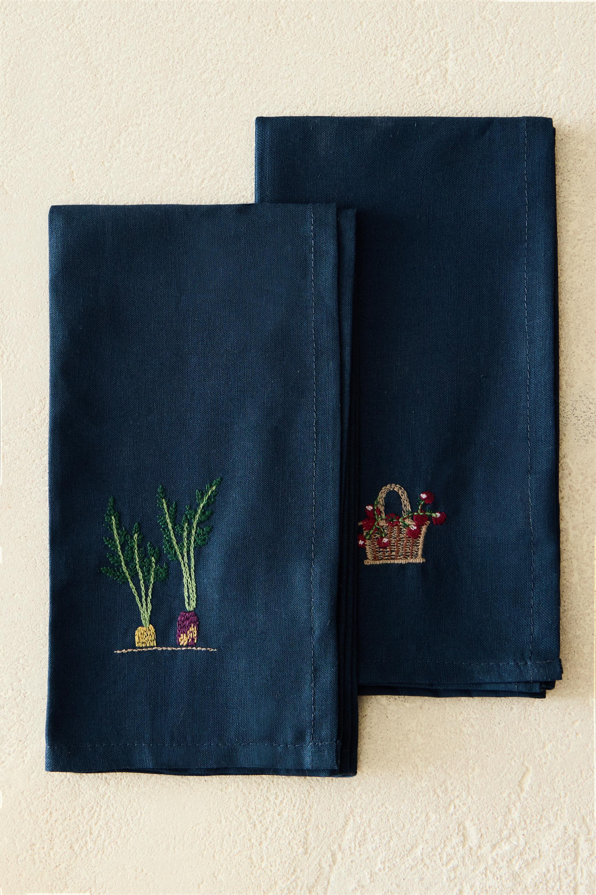 SET OF EMBROIDERED COTTON NAPKINS (SET OF 2)