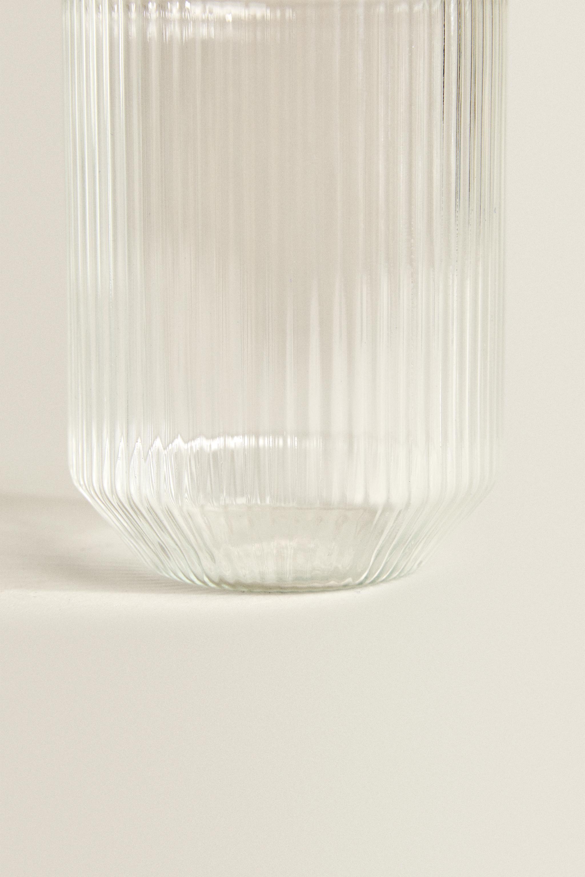 BOROSILICATE GLASS TUMBLER WITH RAISED LINES