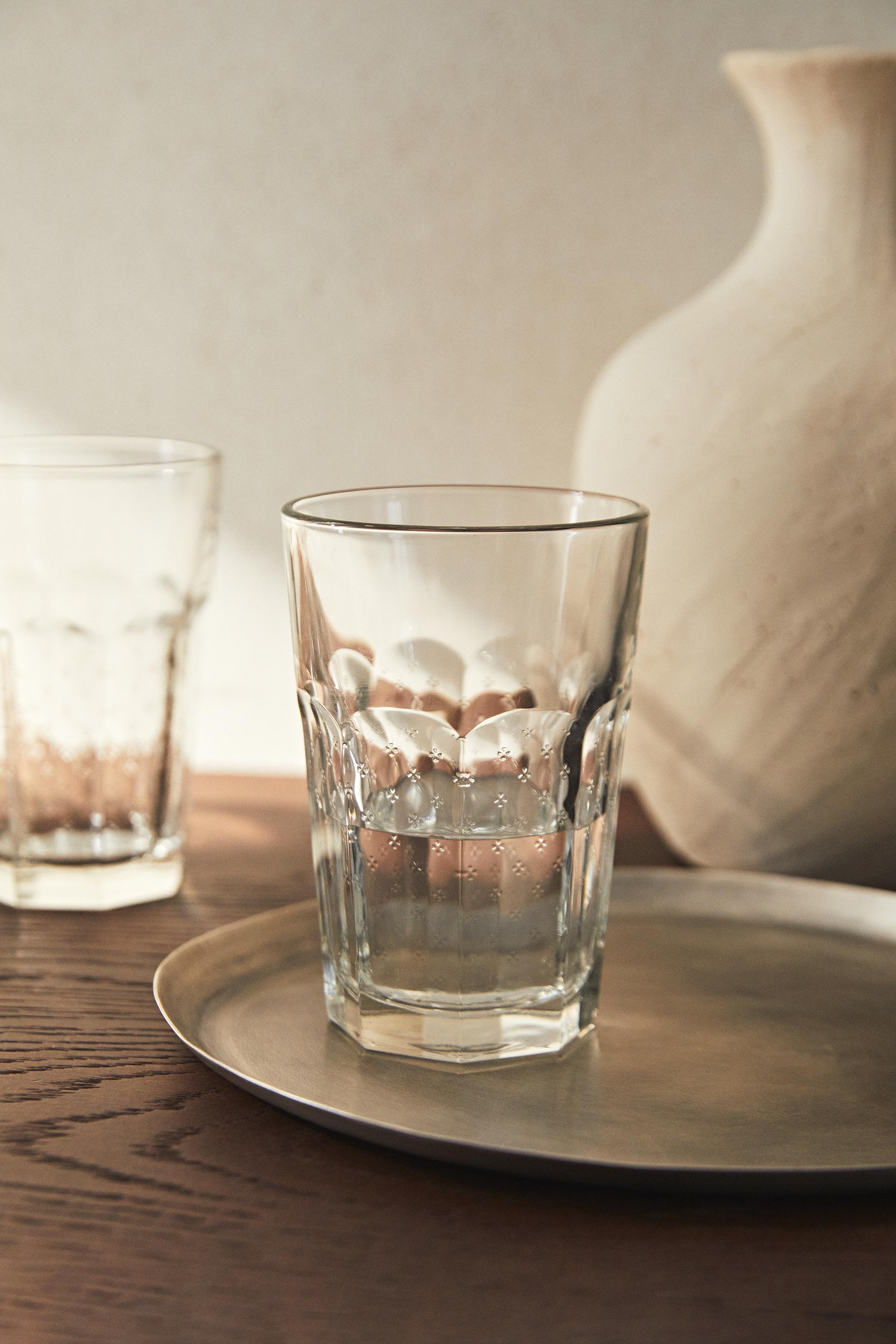 RAISED DESIGN GLASS TUMBLER