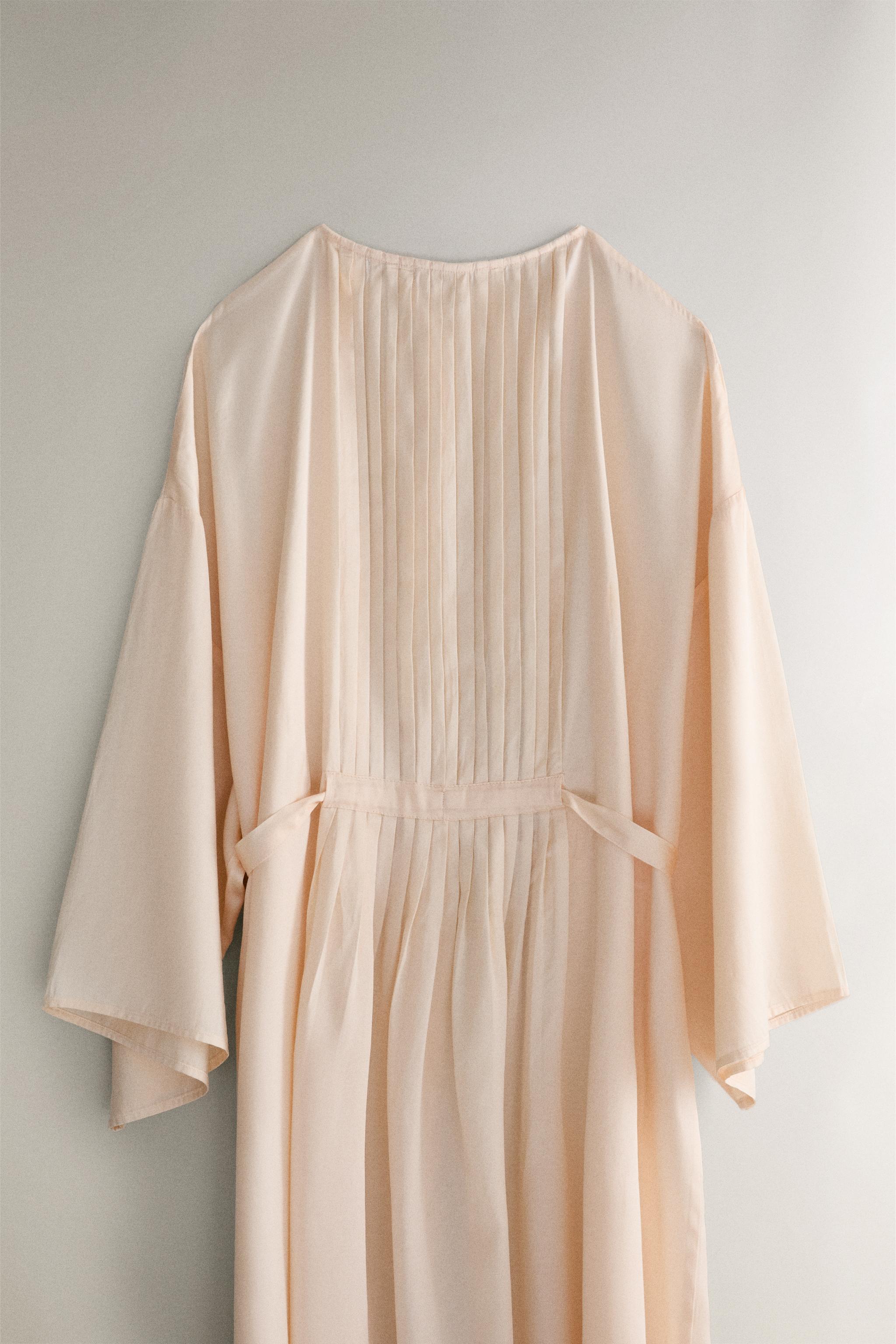 PLEATED SATEEN ROBE