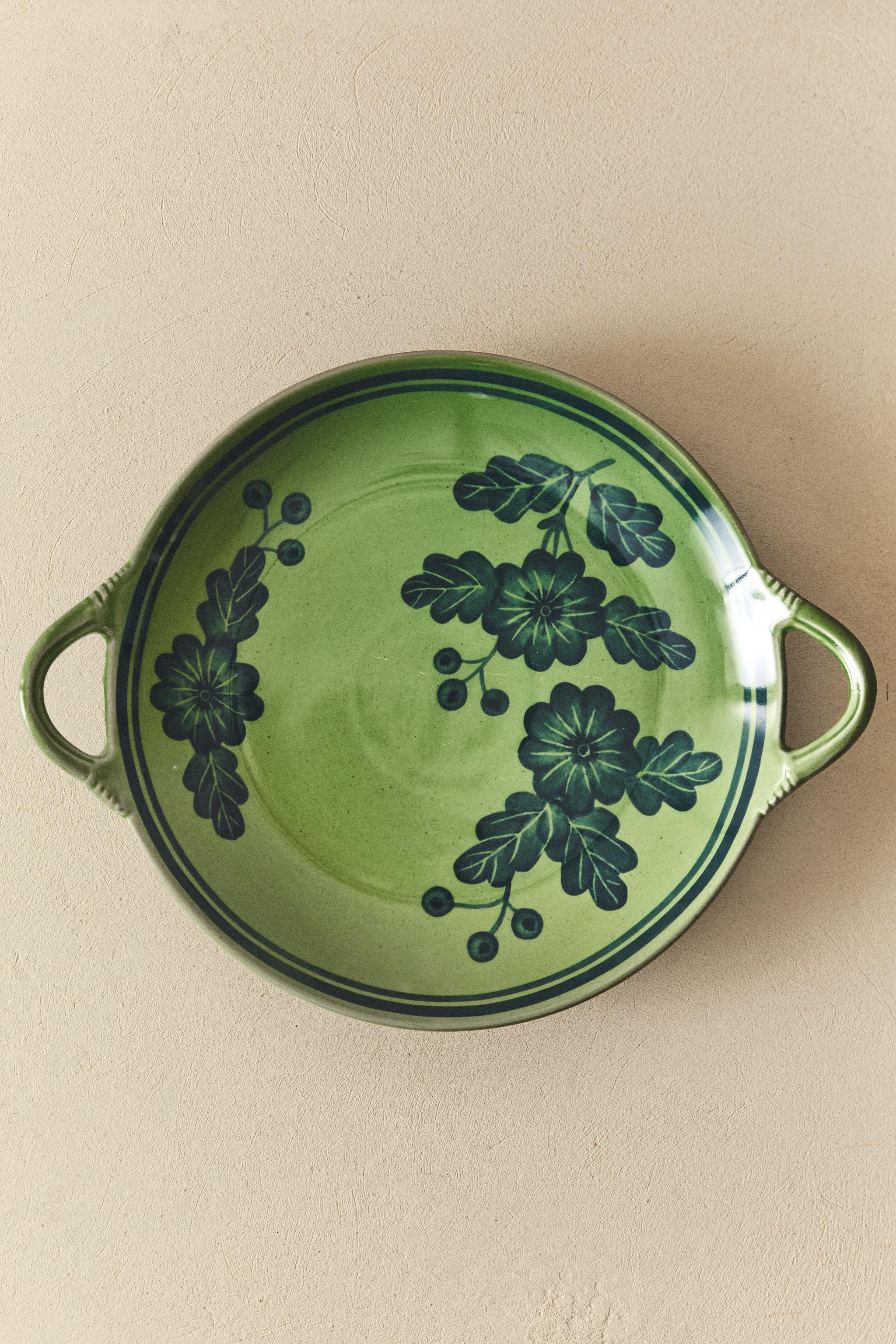 ROUND FLORAL STONEWARE SERVING DISH
