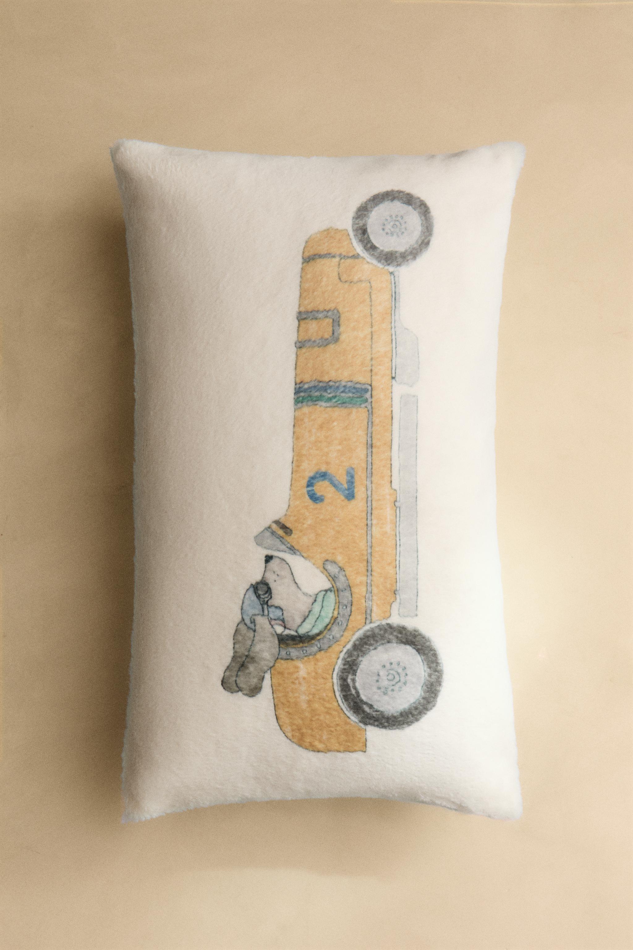 CHILDREN'S THROW PILLOW COVER WITH A RACING DOG