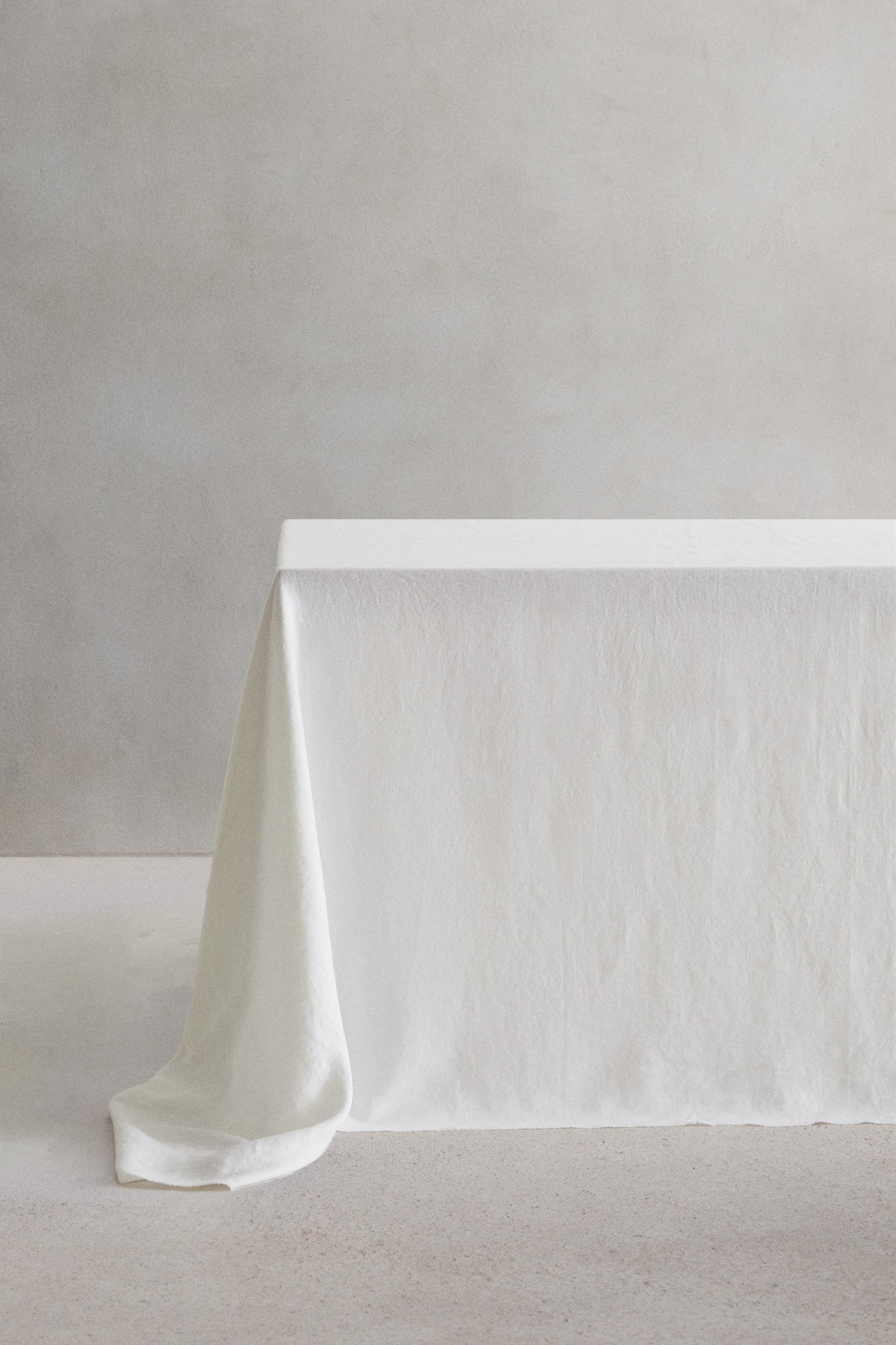 TABLECLOTH 01