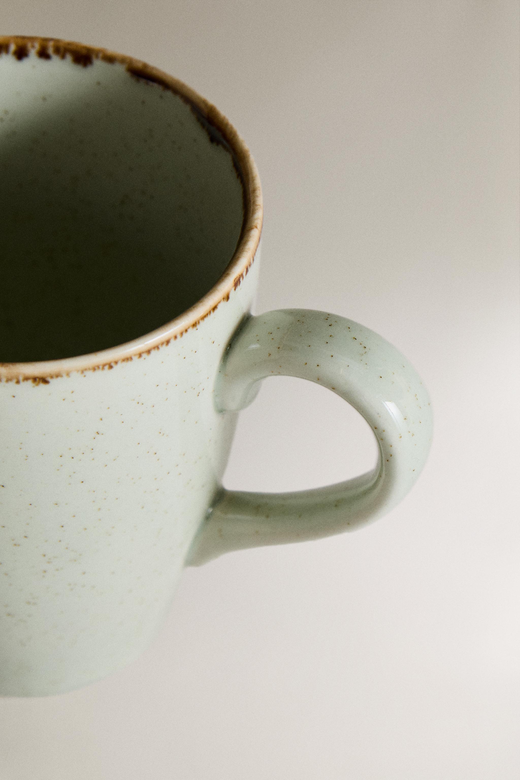 PORCELAIN MUG WITH ANTIQUE FINISH RIM