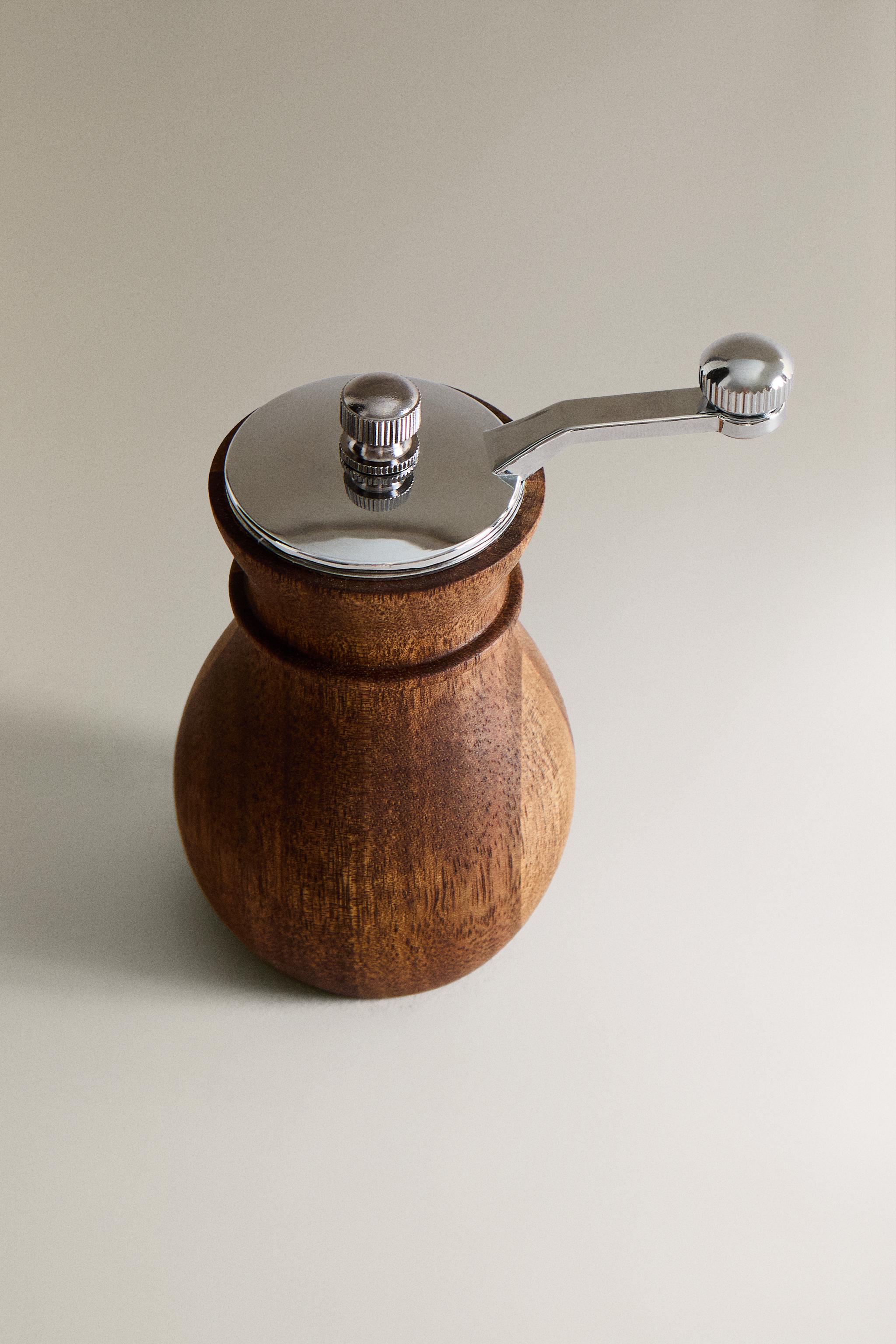 WOODEN PEPPER GRINDER WITH STEEL LID