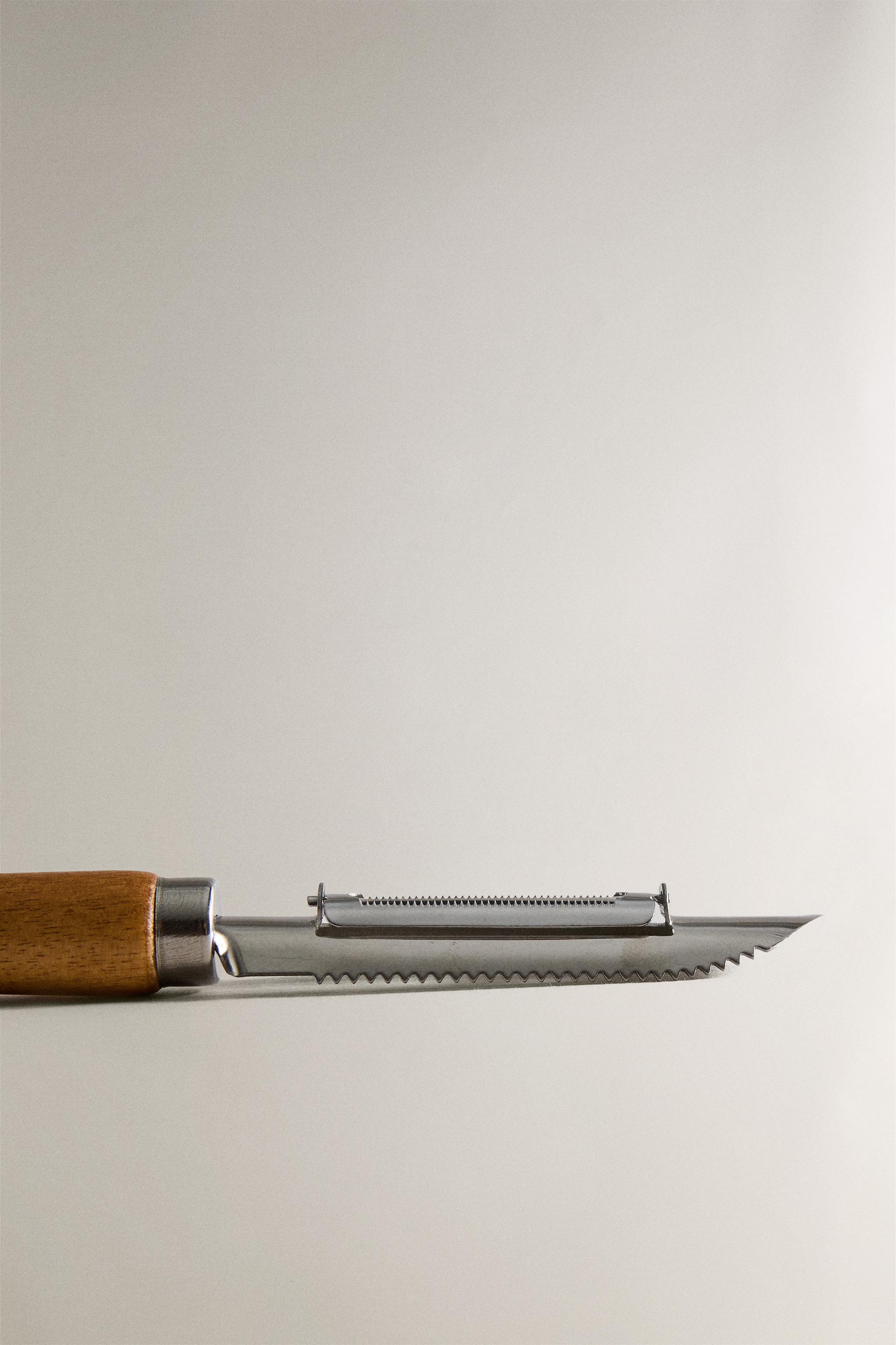 KITCHEN PEELER WITH WOODEN HANDLE