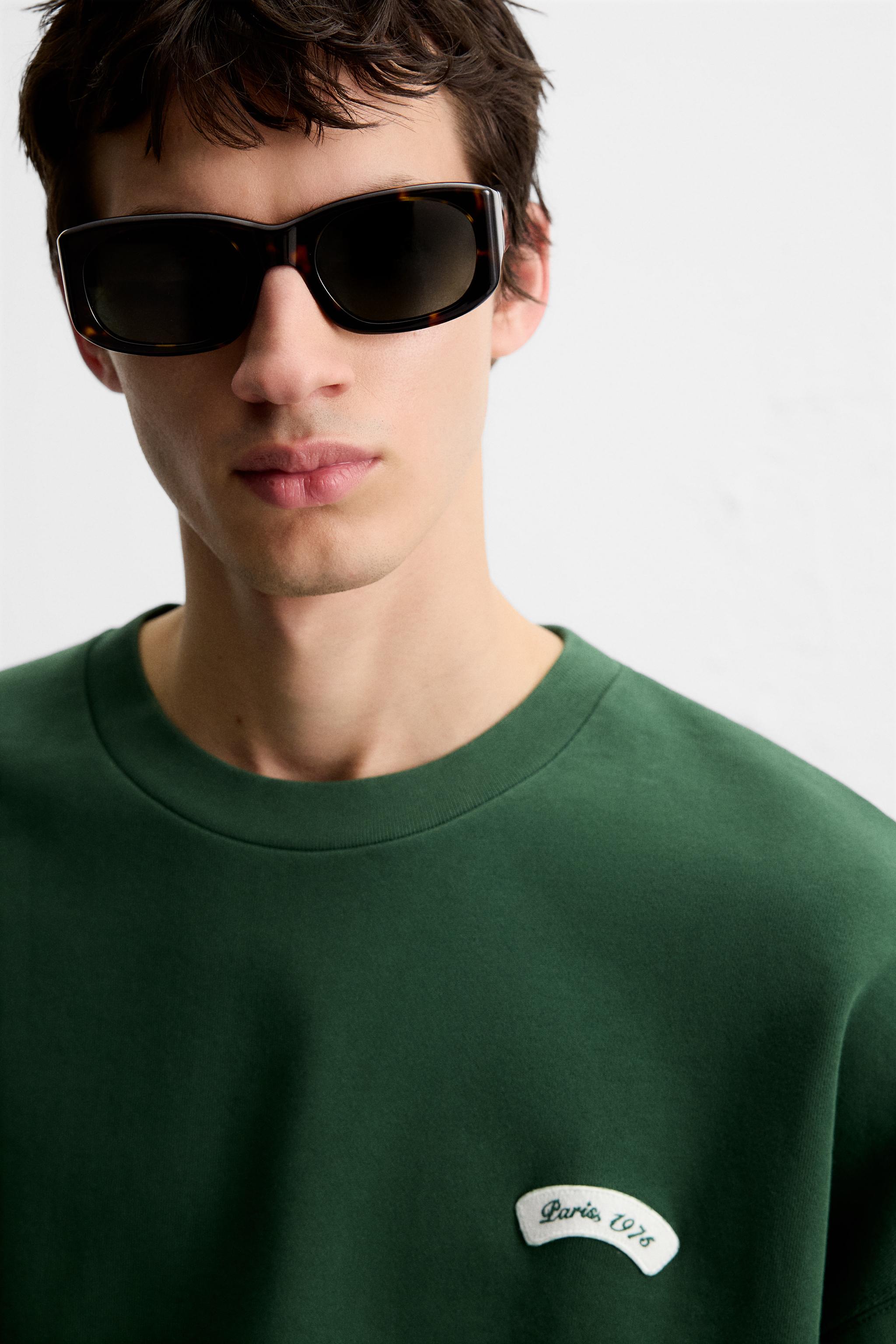 CONTRAST PATCH SWEATSHIRT