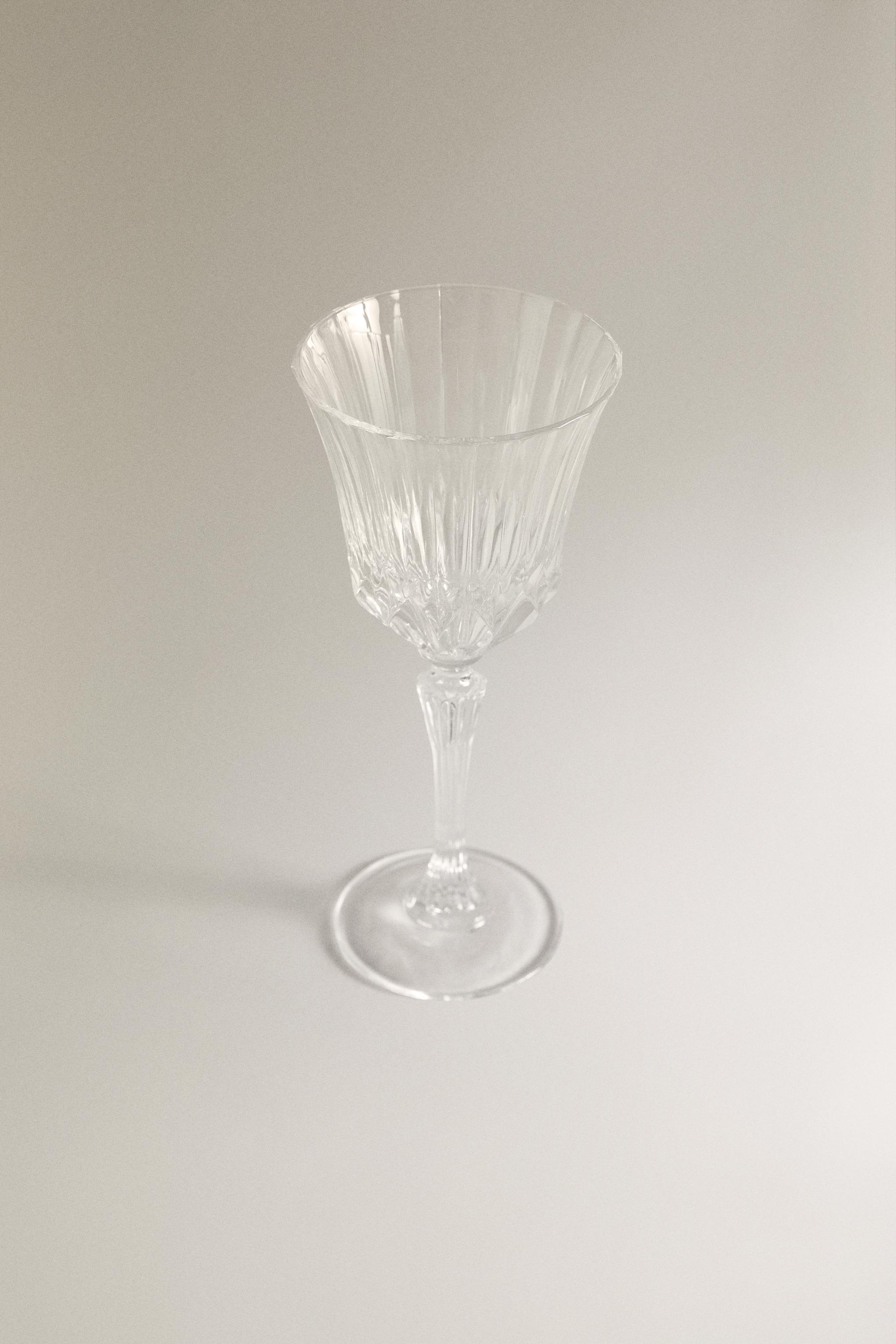 ENGRAVED-EFFECT CRYSTALLINE WINE GLASS