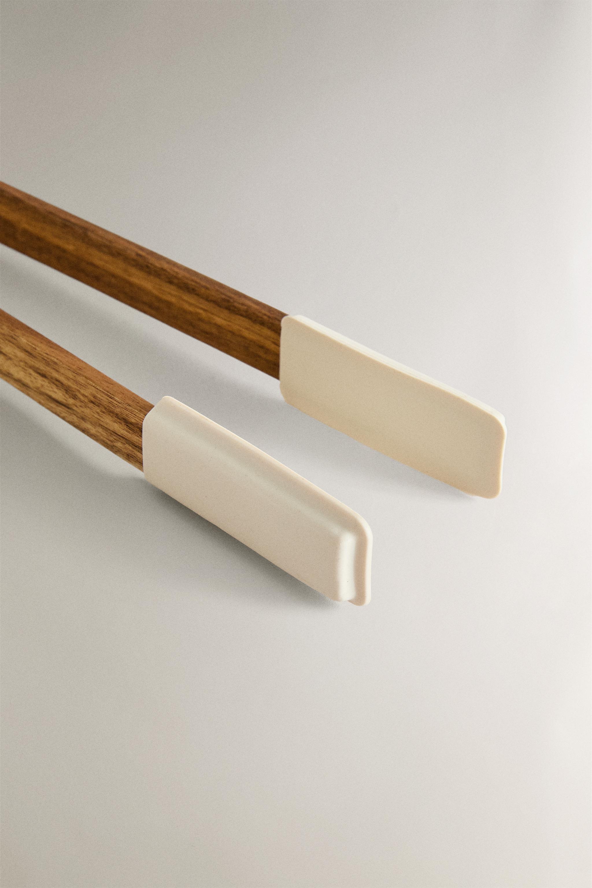 SILICONE AND WOODEN TONGS
