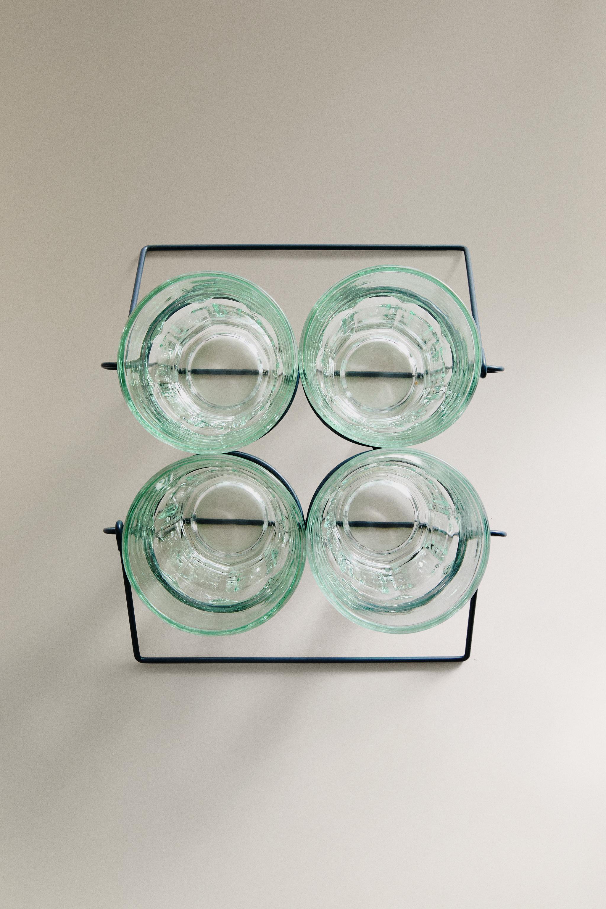 GLASS TUMBLER WITH A RAISED DESIGN