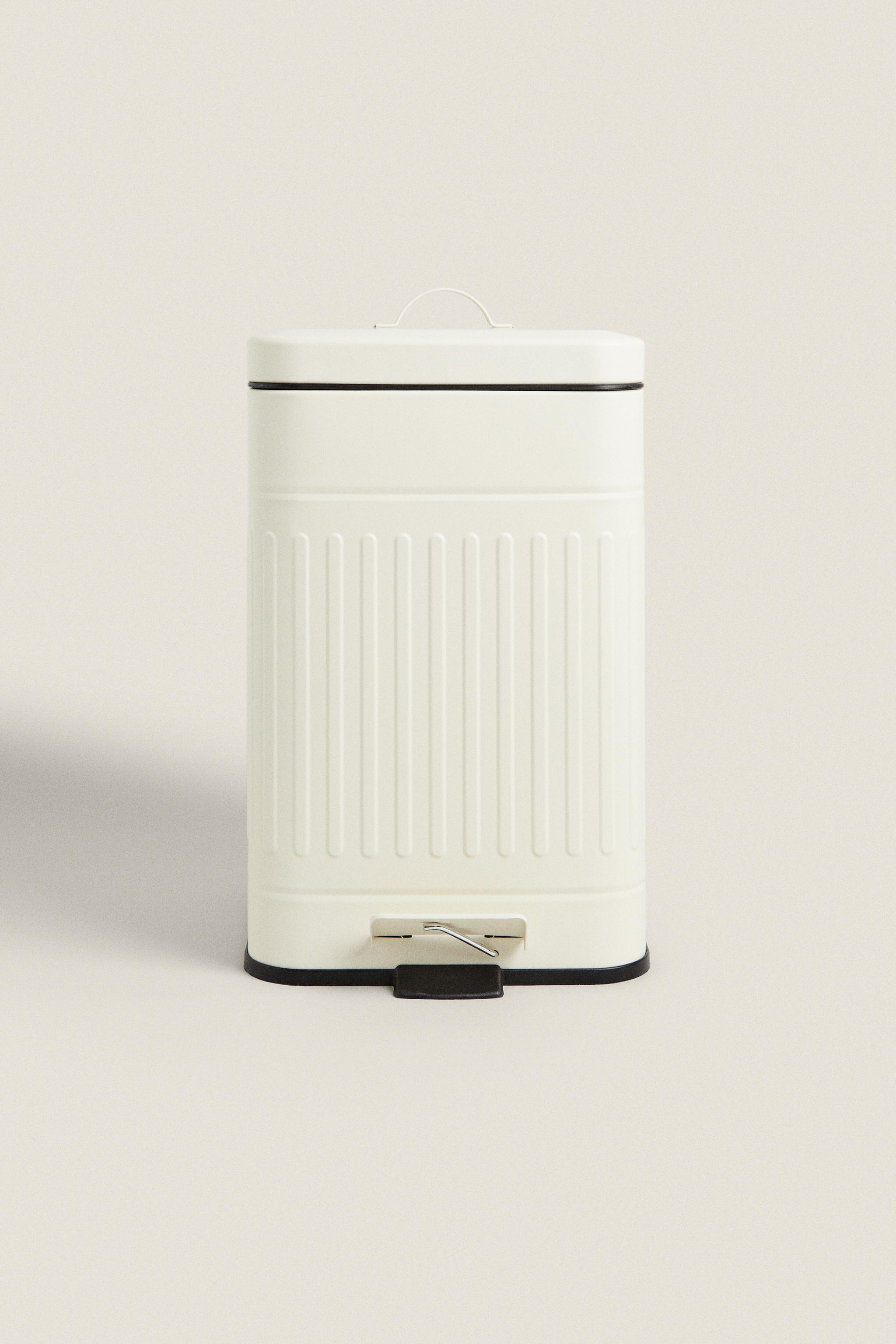 SMALL KITCHEN TRASH CAN