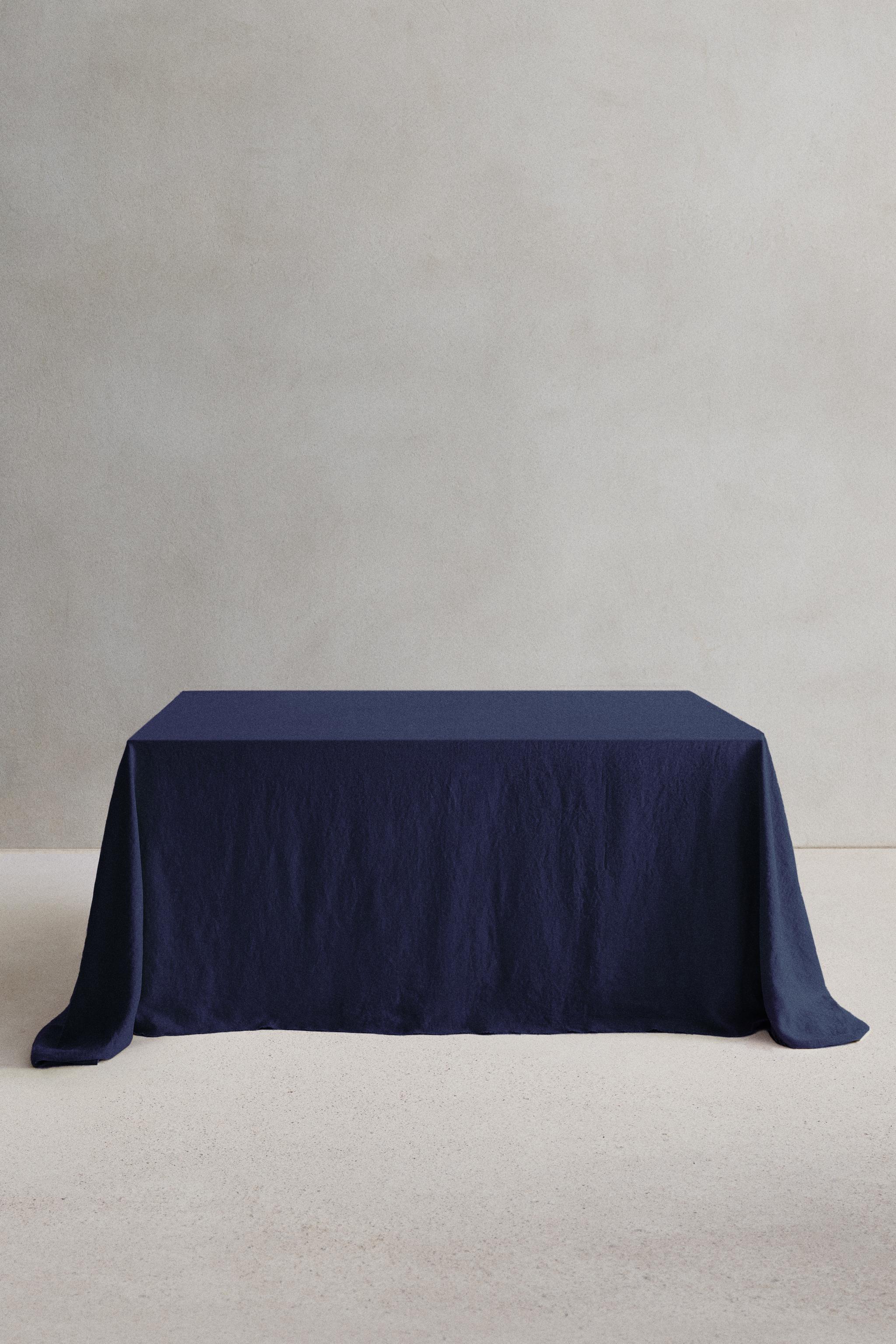 TABLECLOTH 01