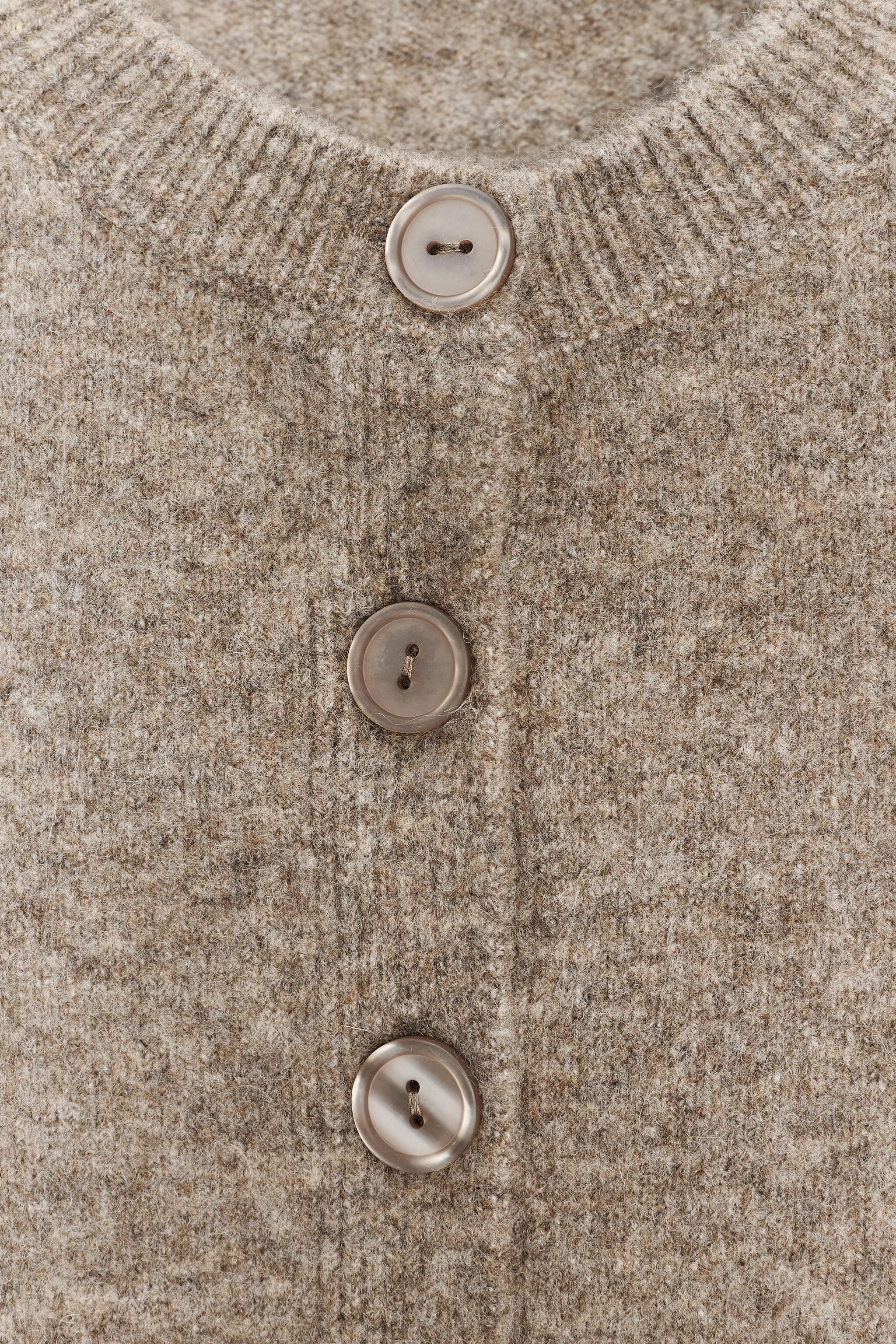 BUTTON CARDIGAN