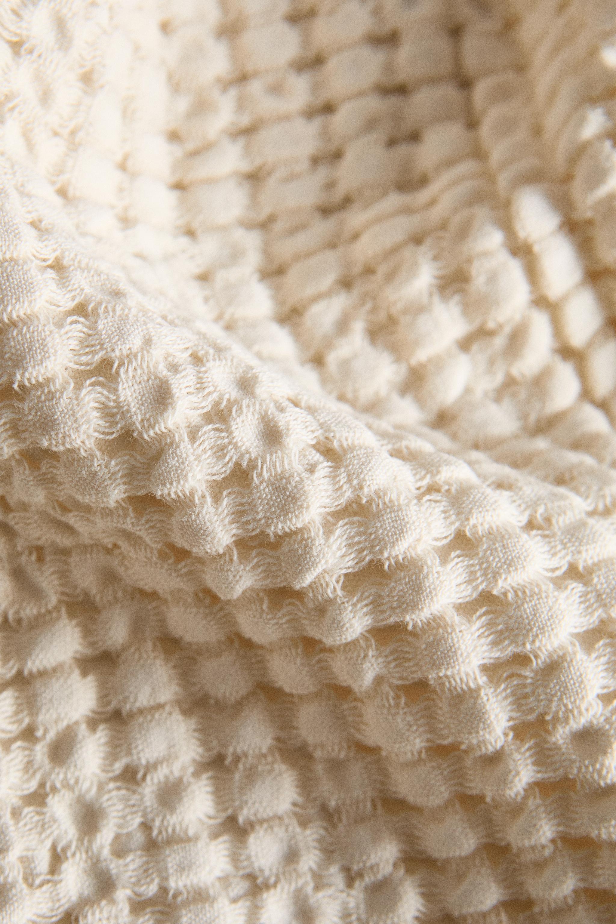 CHUNKY WAFFLE-KNIT BATH TOWEL