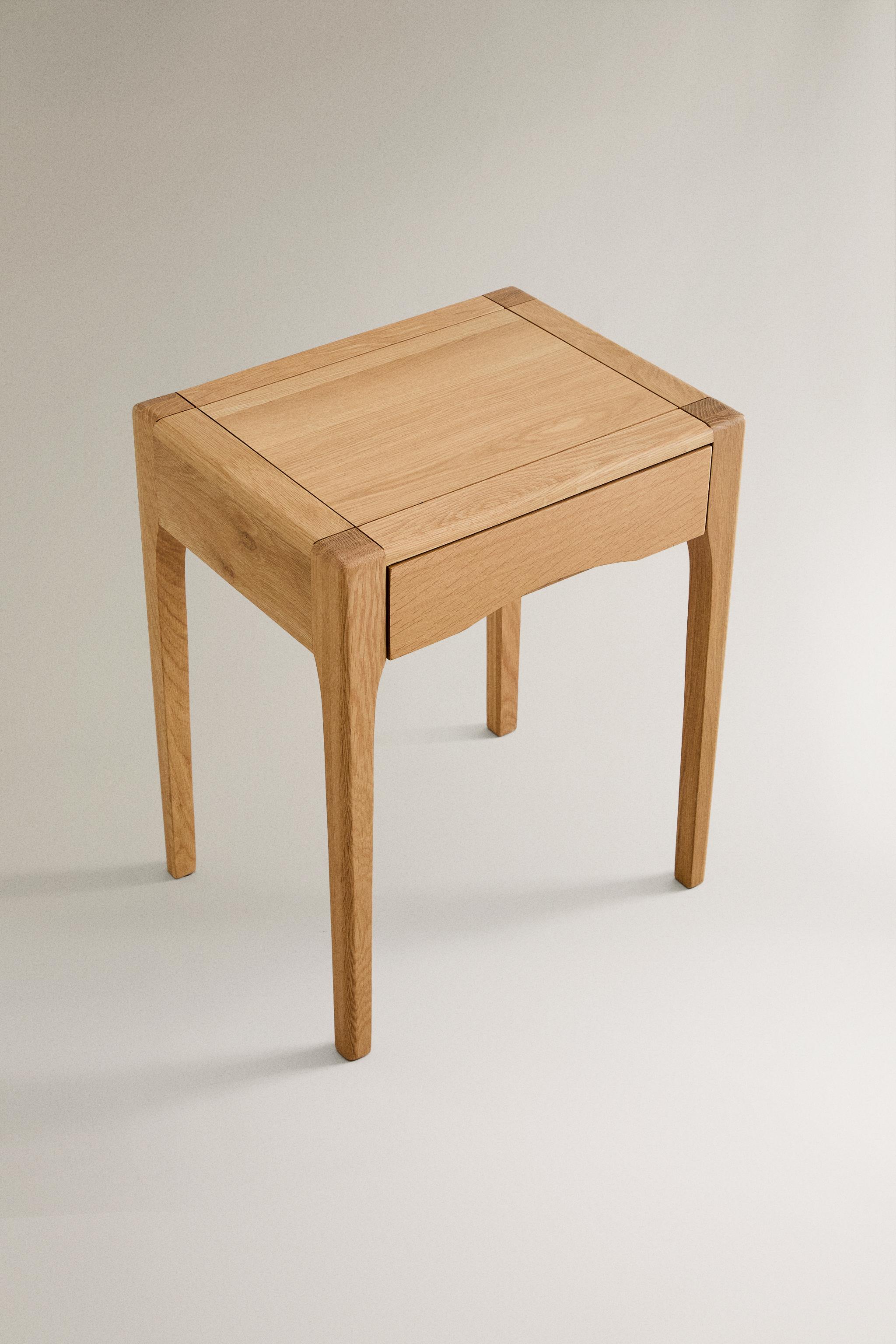 OAK NIGHTSTAND WITH DRAWER