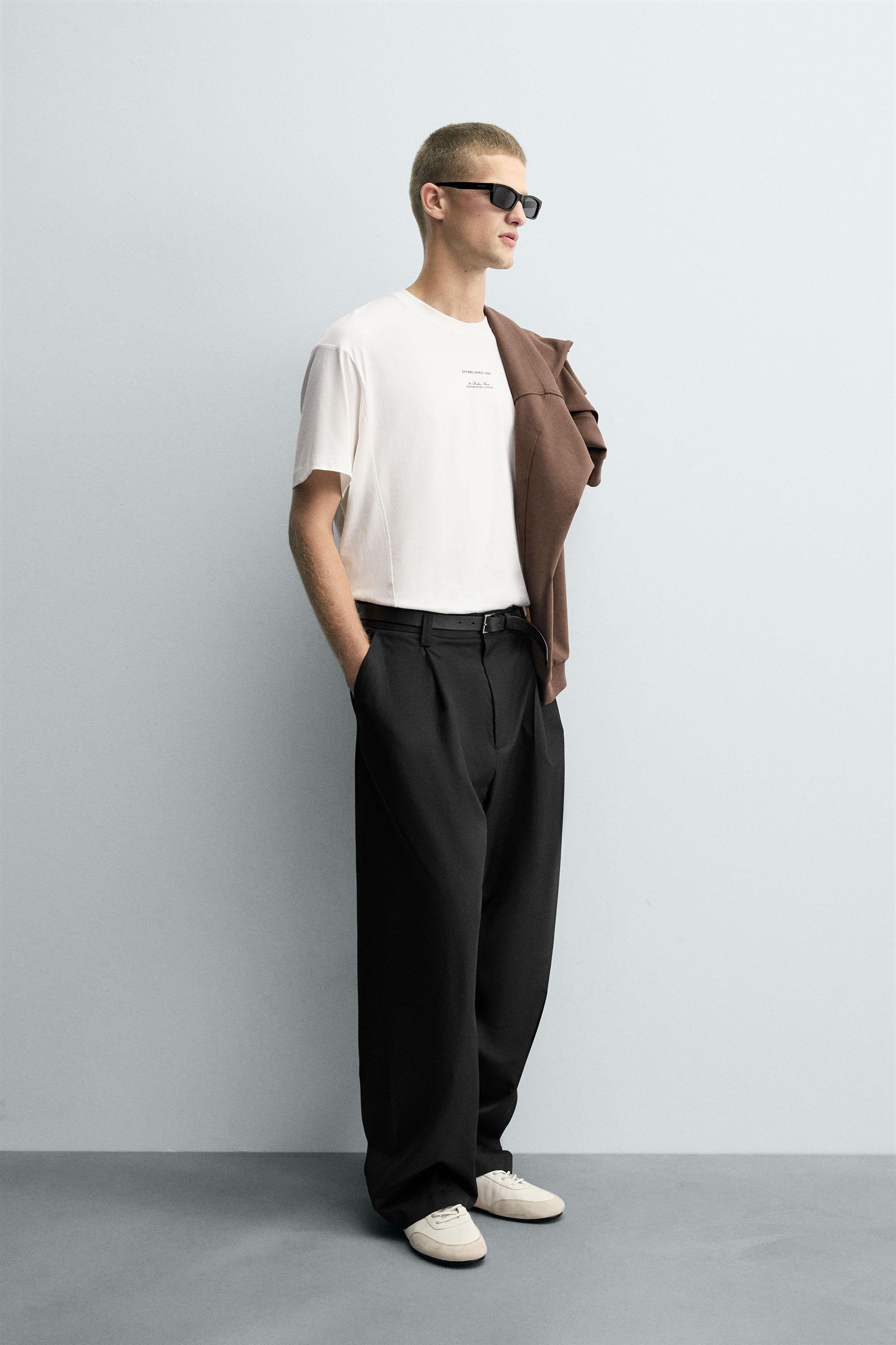 CONTRAST LABEL T-SHIRT