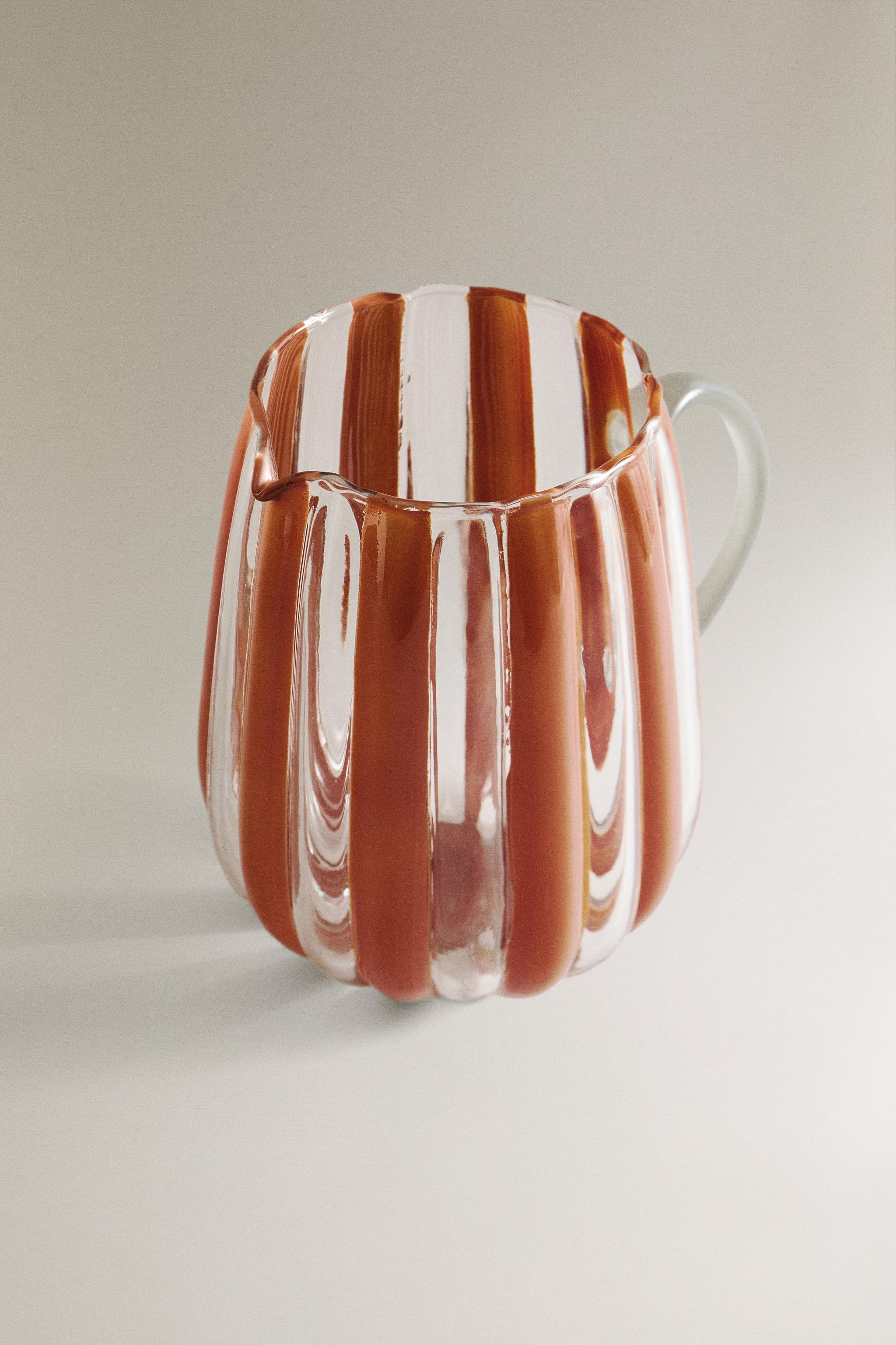 GLASS PITCHER WITH STRIPED HANDLE AND CONTRAST