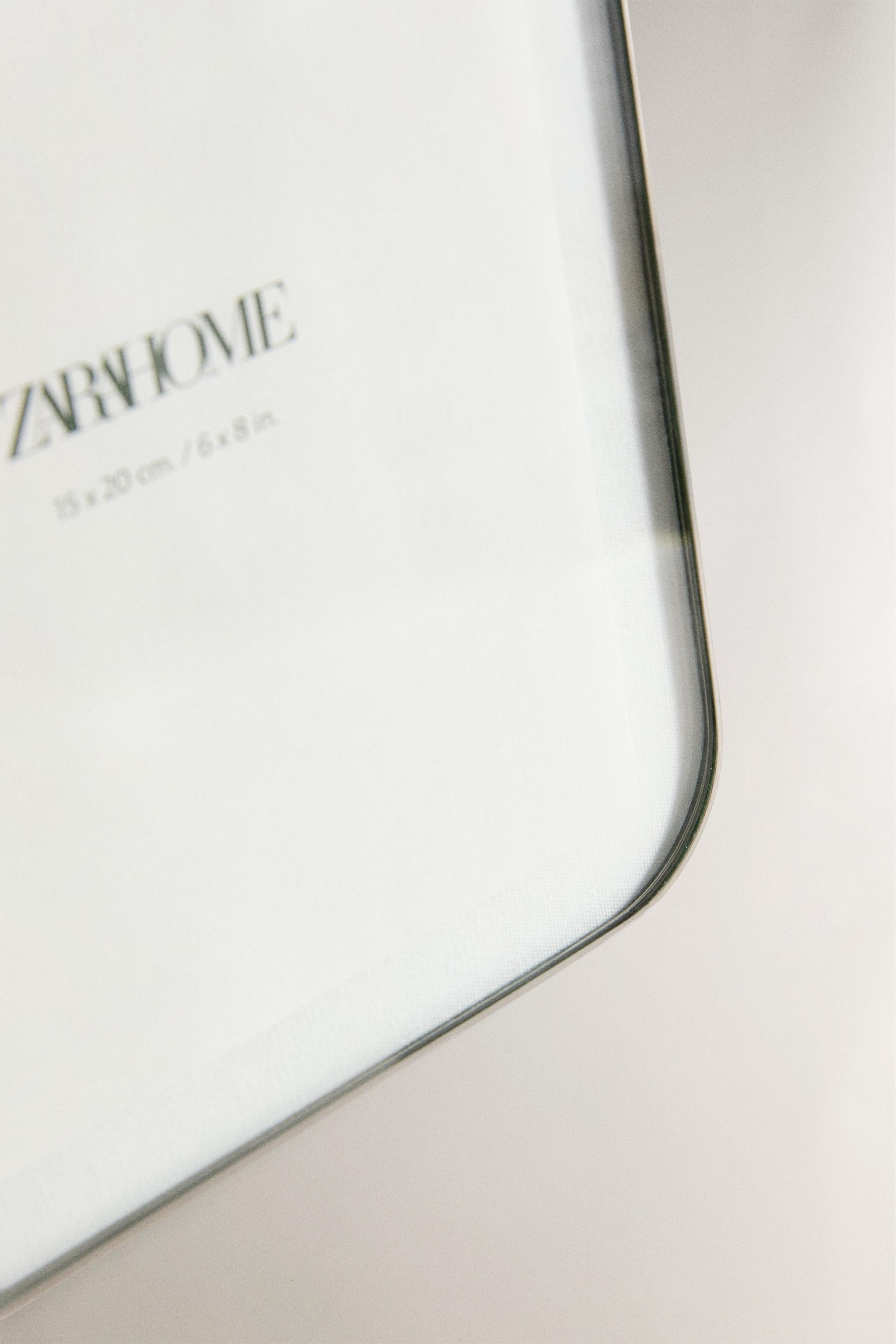 METAL PICTURE FRAME WITH ROUNDED ANGLES