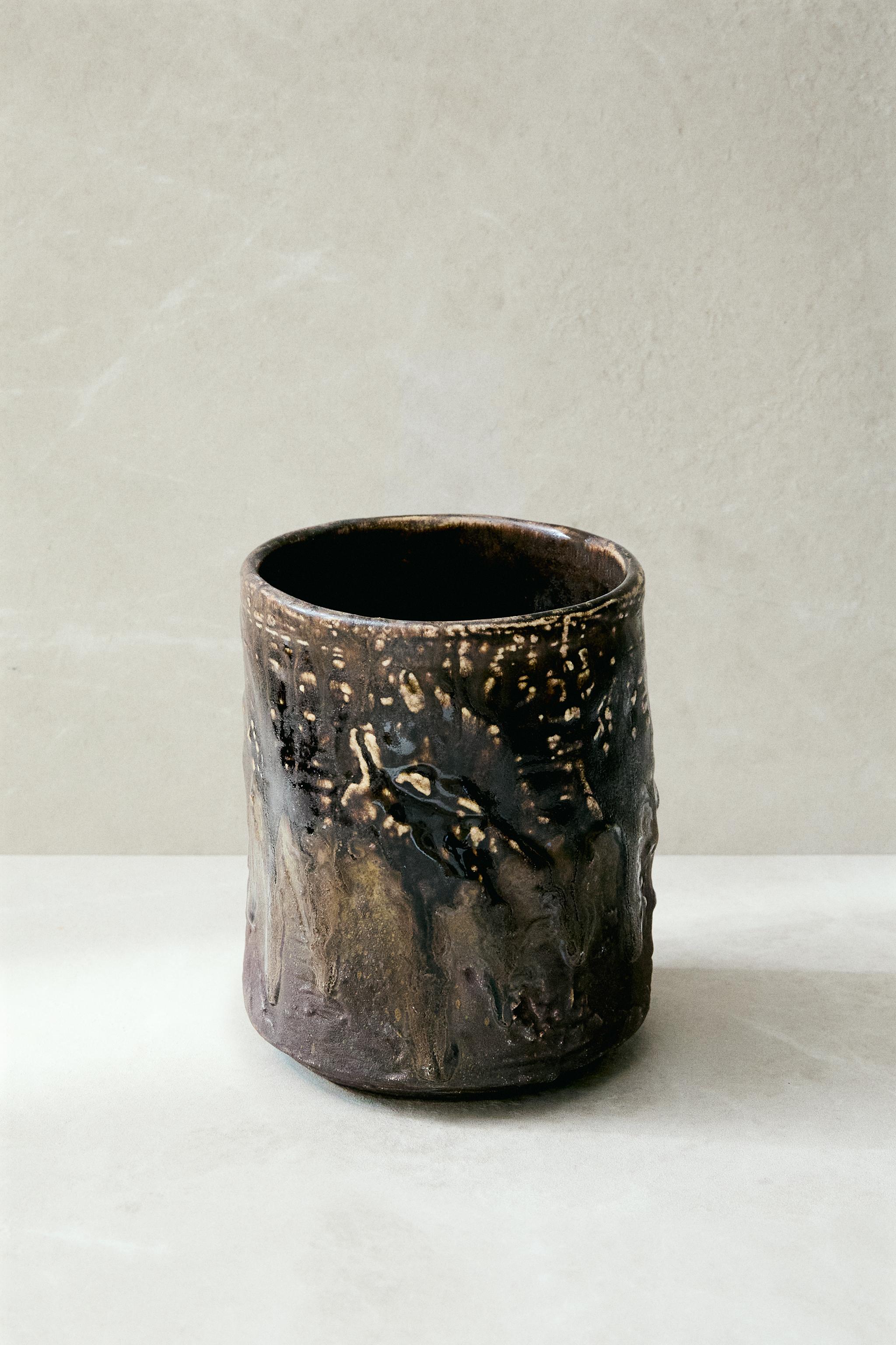 TEXTURED CERAMIC TOOTHBRUSH HOLDER